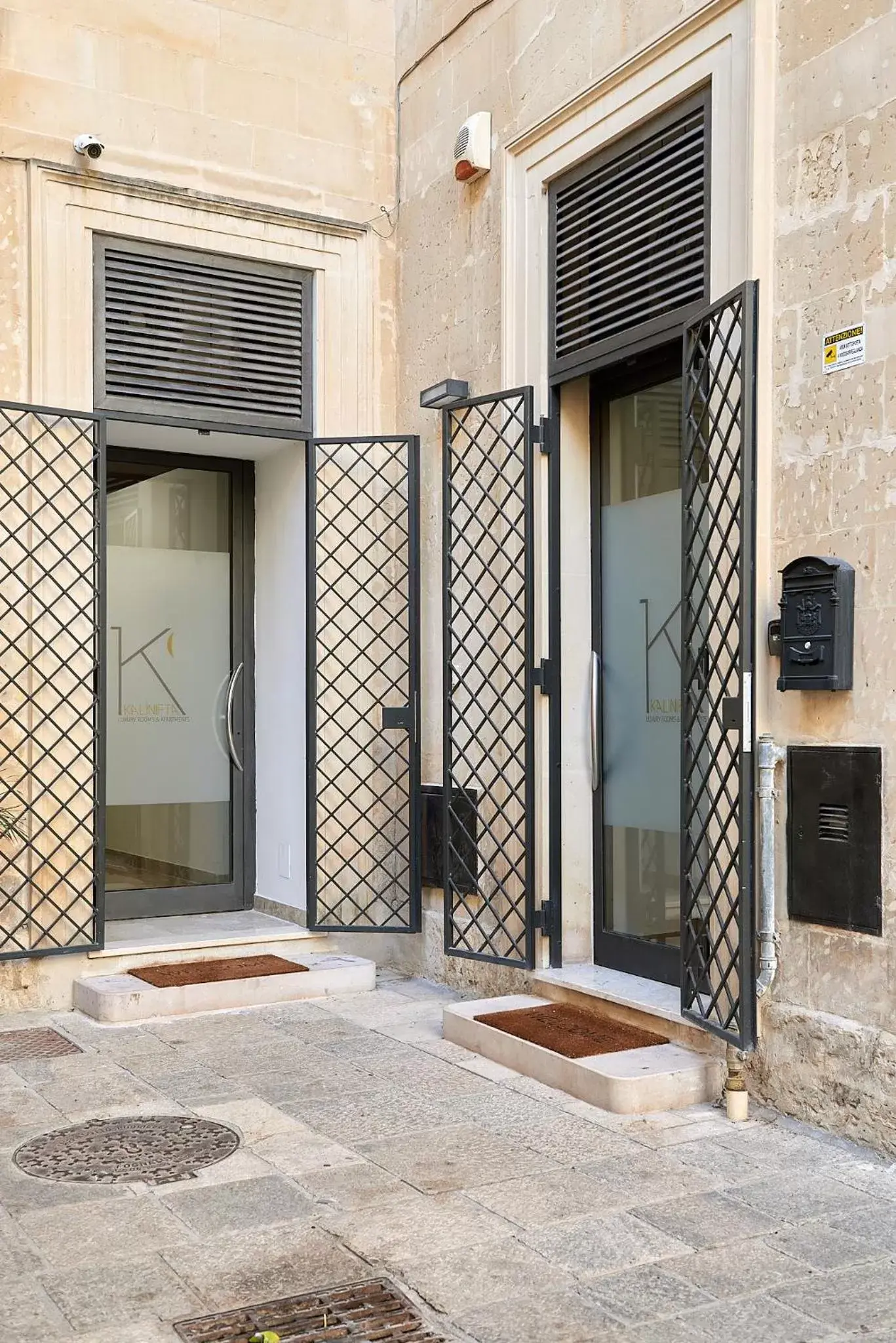 Facade/entrance in Kalinifta - Jacuzzi & Suites SIT