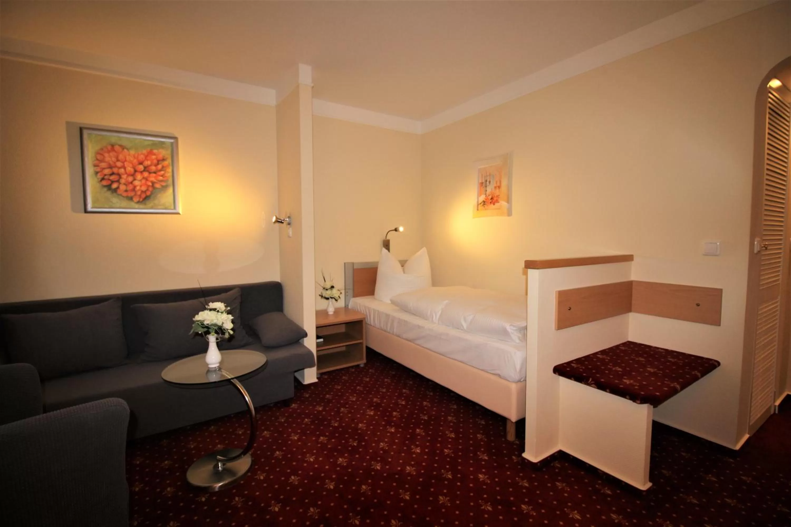 Photo of the whole room, Bed in Parkhotel Klüschenberg