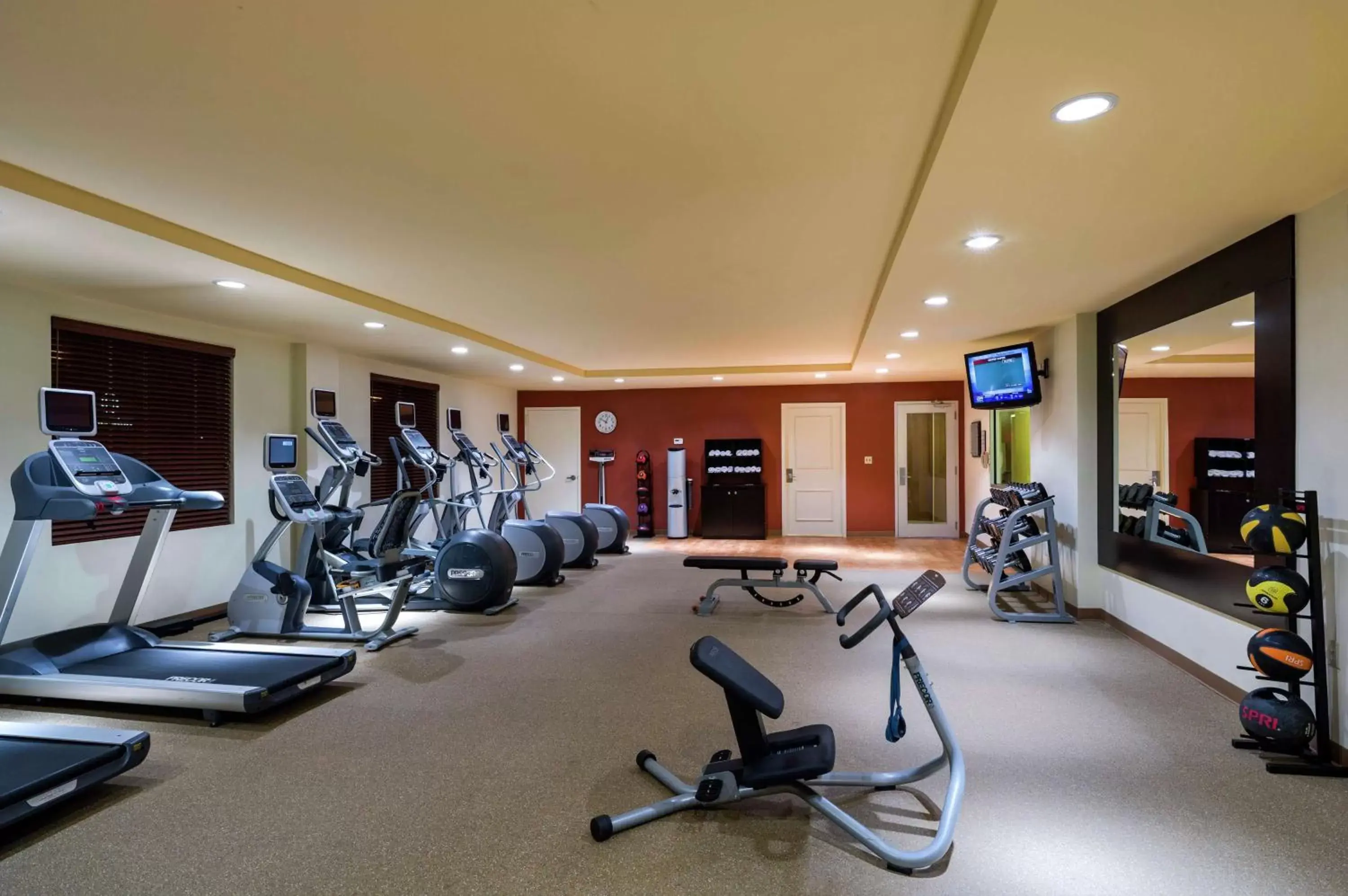 Fitness centre/facilities, Fitness Center/Facilities in Hilton Garden Inn Queens/JFK