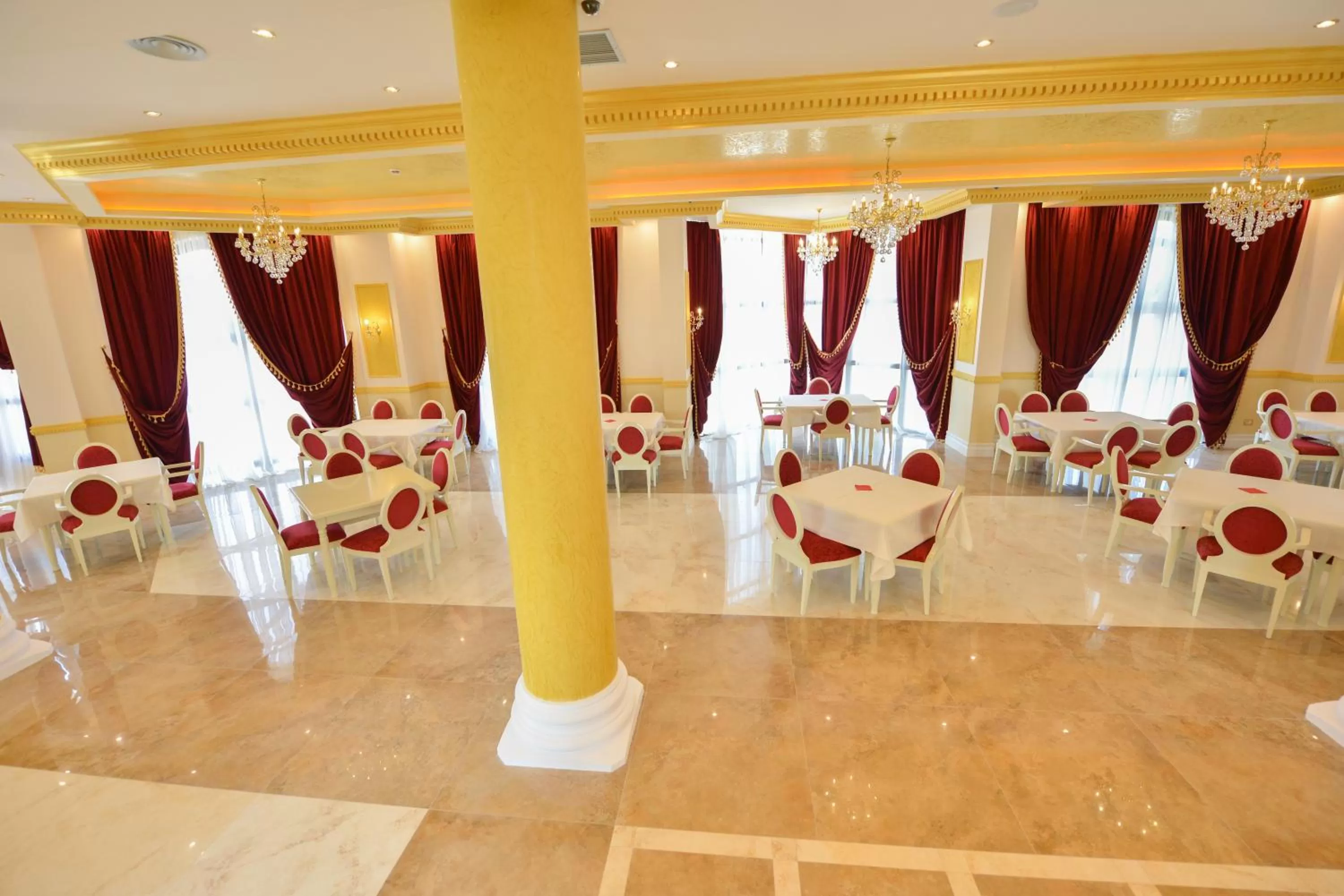 Lounge or bar, Restaurant/Places to Eat in Luani ARTE