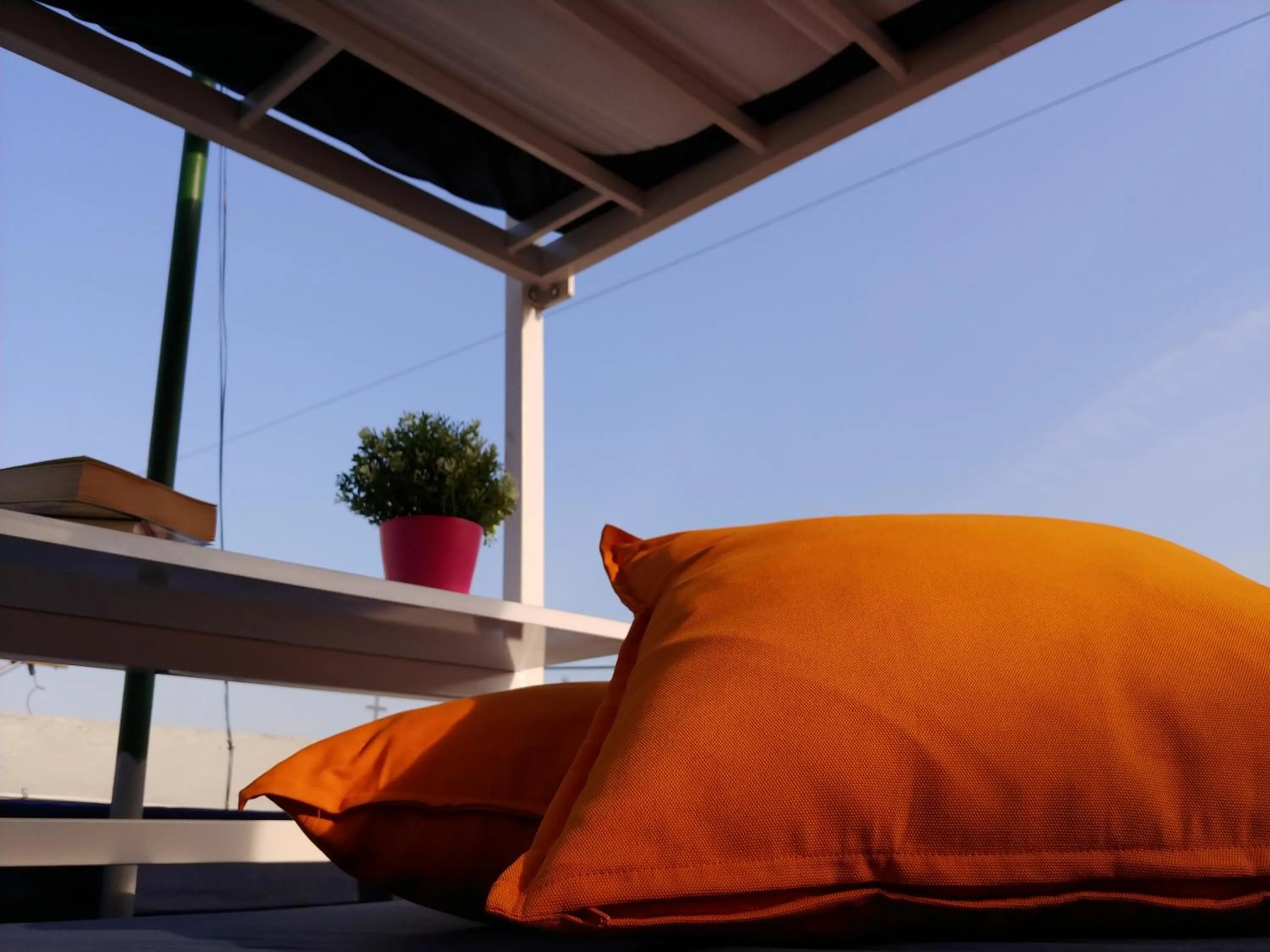 Property building, Bed in Hause Itaewon