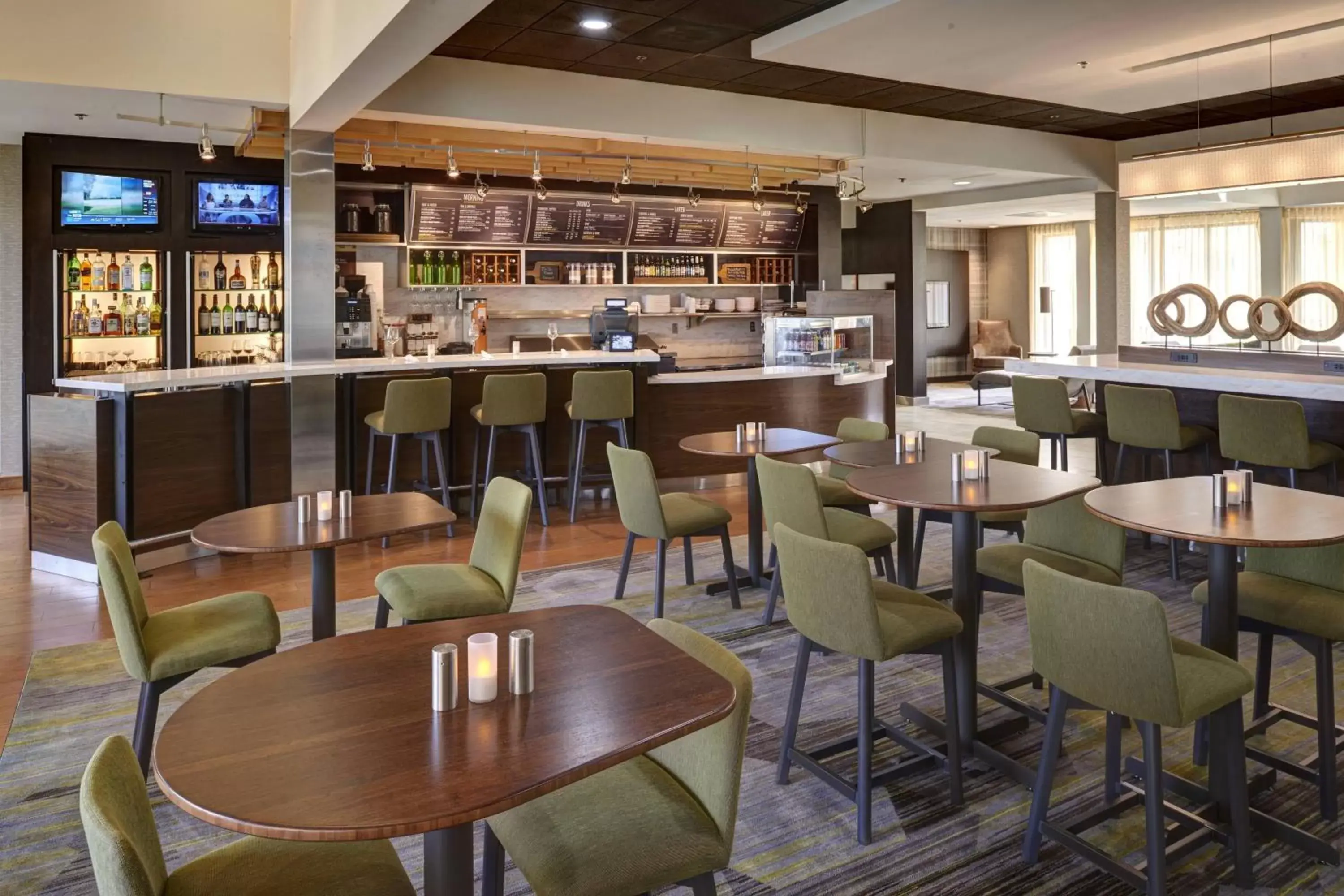 Restaurant/places to eat, Lounge/Bar in Courtyard by Marriott Indianapolis Airport