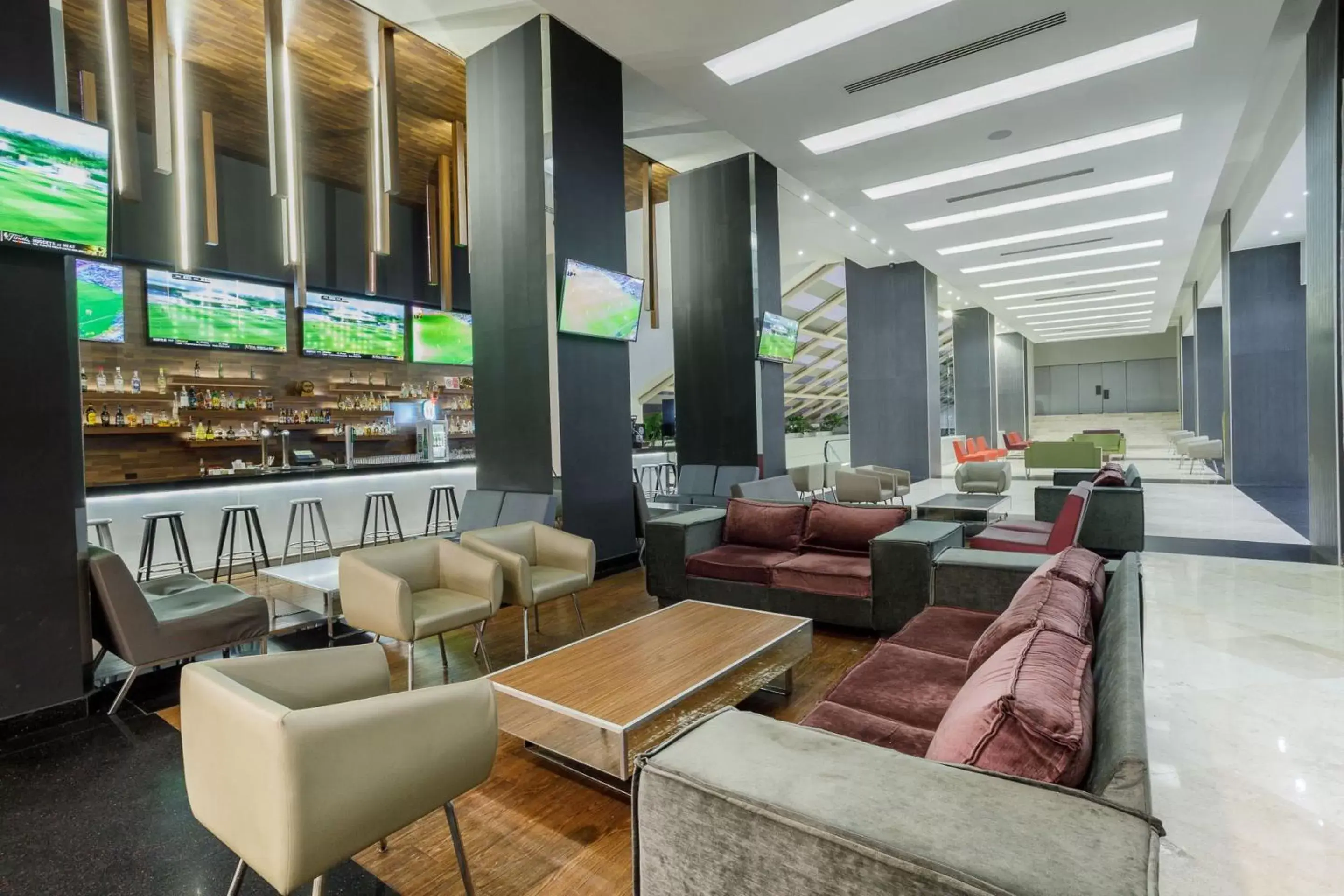 Lounge or bar in Real Inn Tijuana by Camino Real Hotels