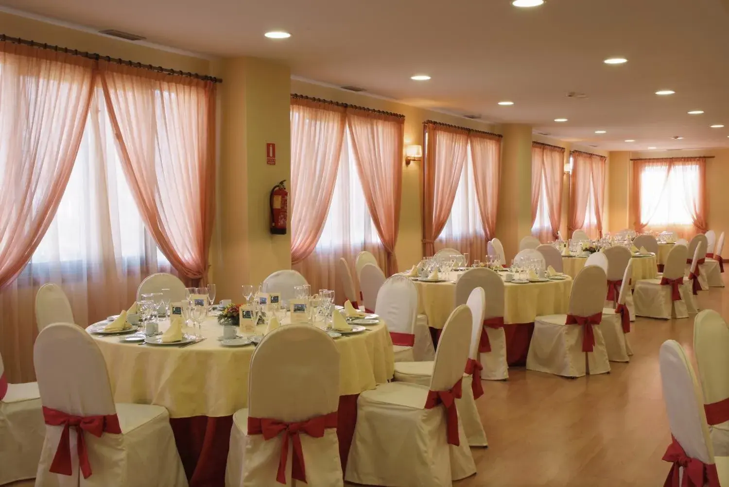 Restaurant/places to eat, Banquet Facilities in La Cañada