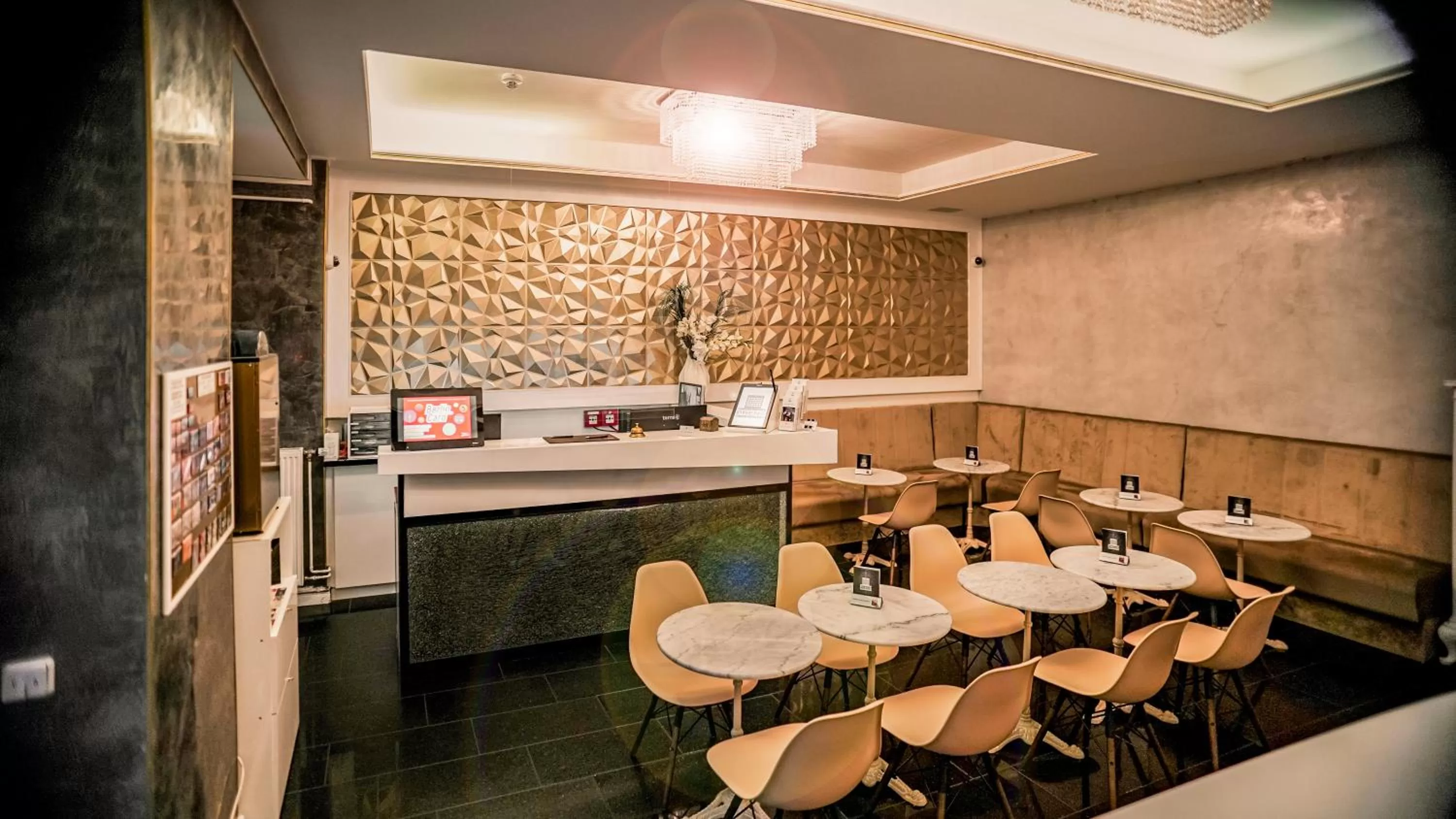 Lobby or reception in Hotel Prens Berlin