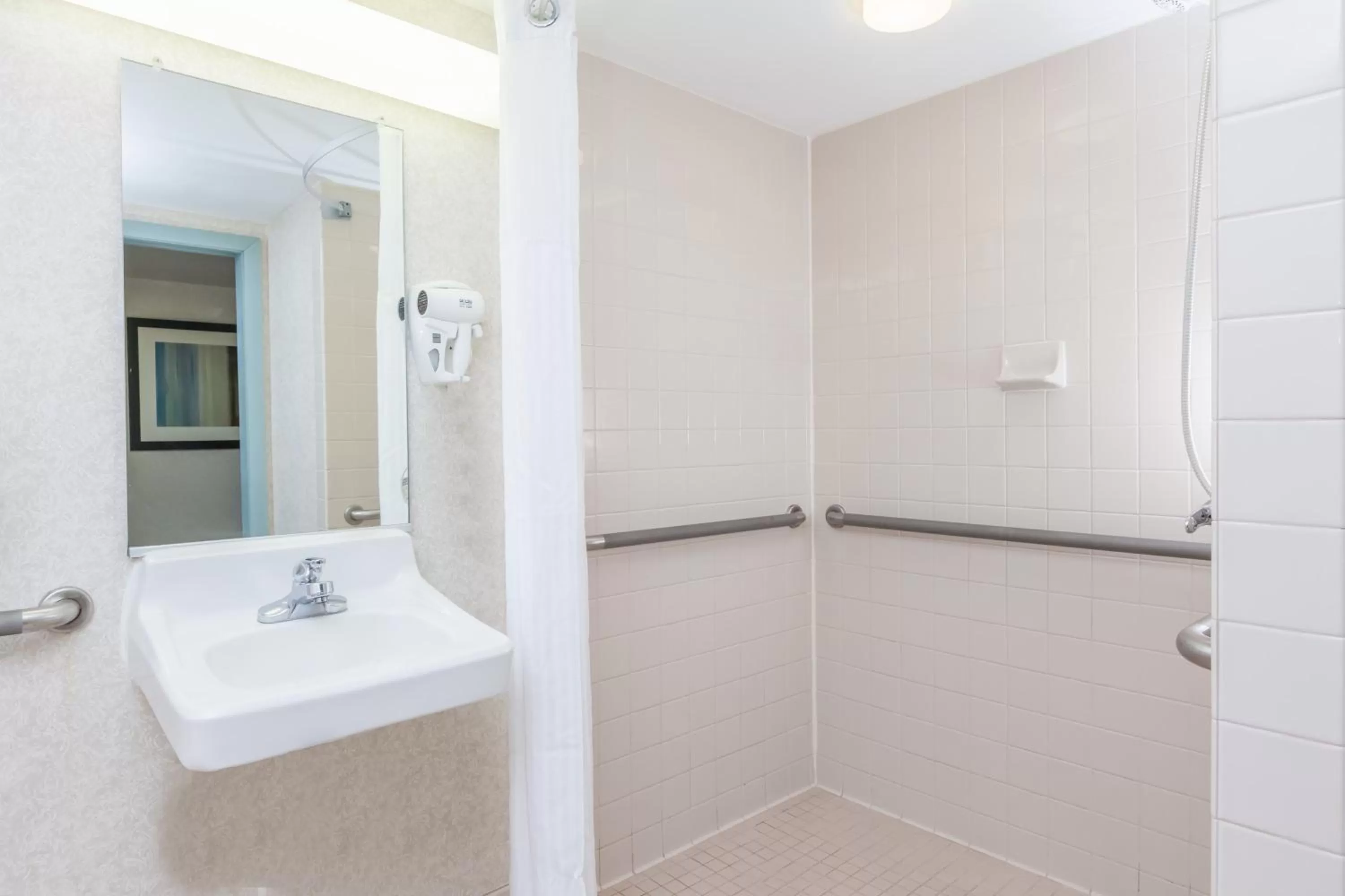 Bathroom in Wyndham Virginia Beach Oceanfront