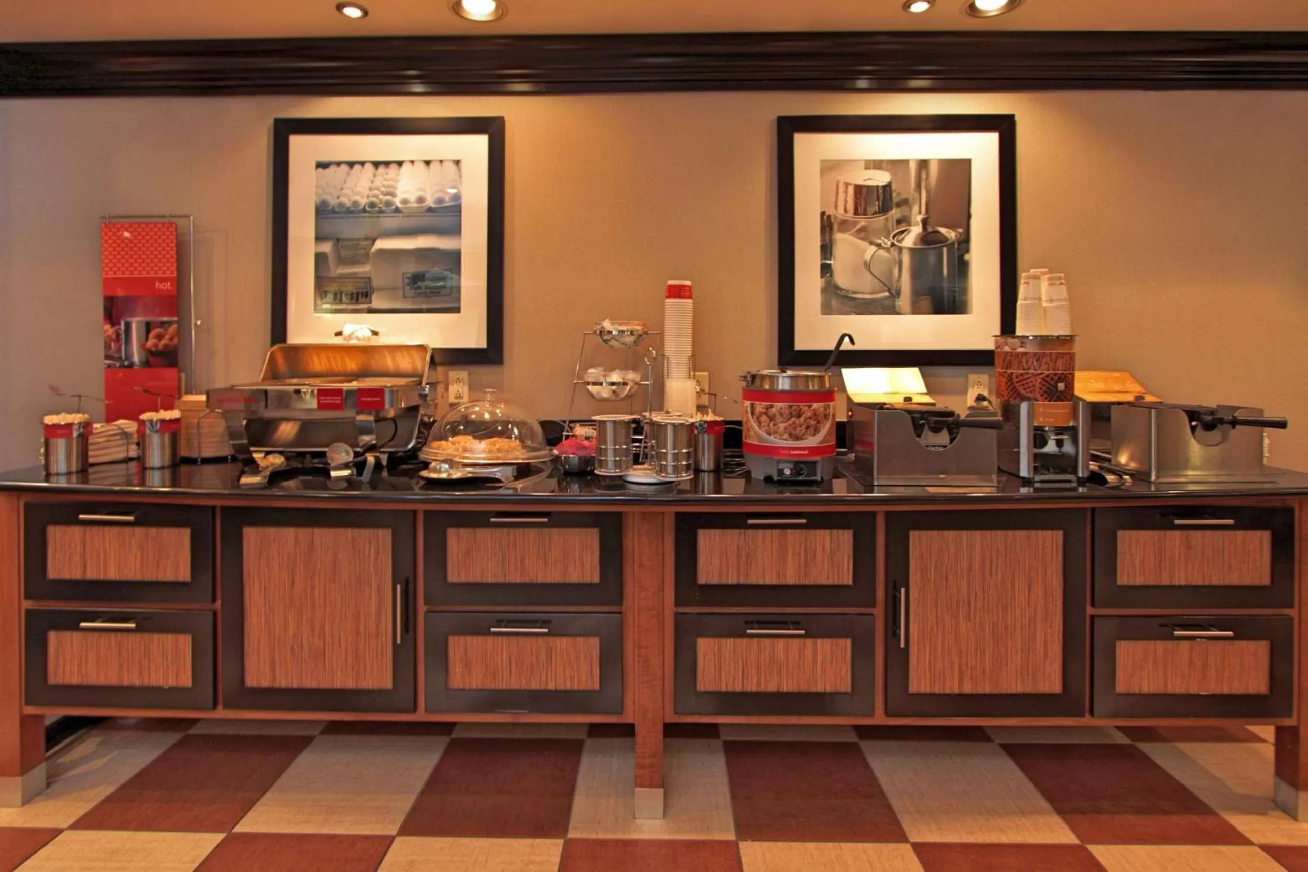 Restaurant/places to eat in Hampton Inn Defiance