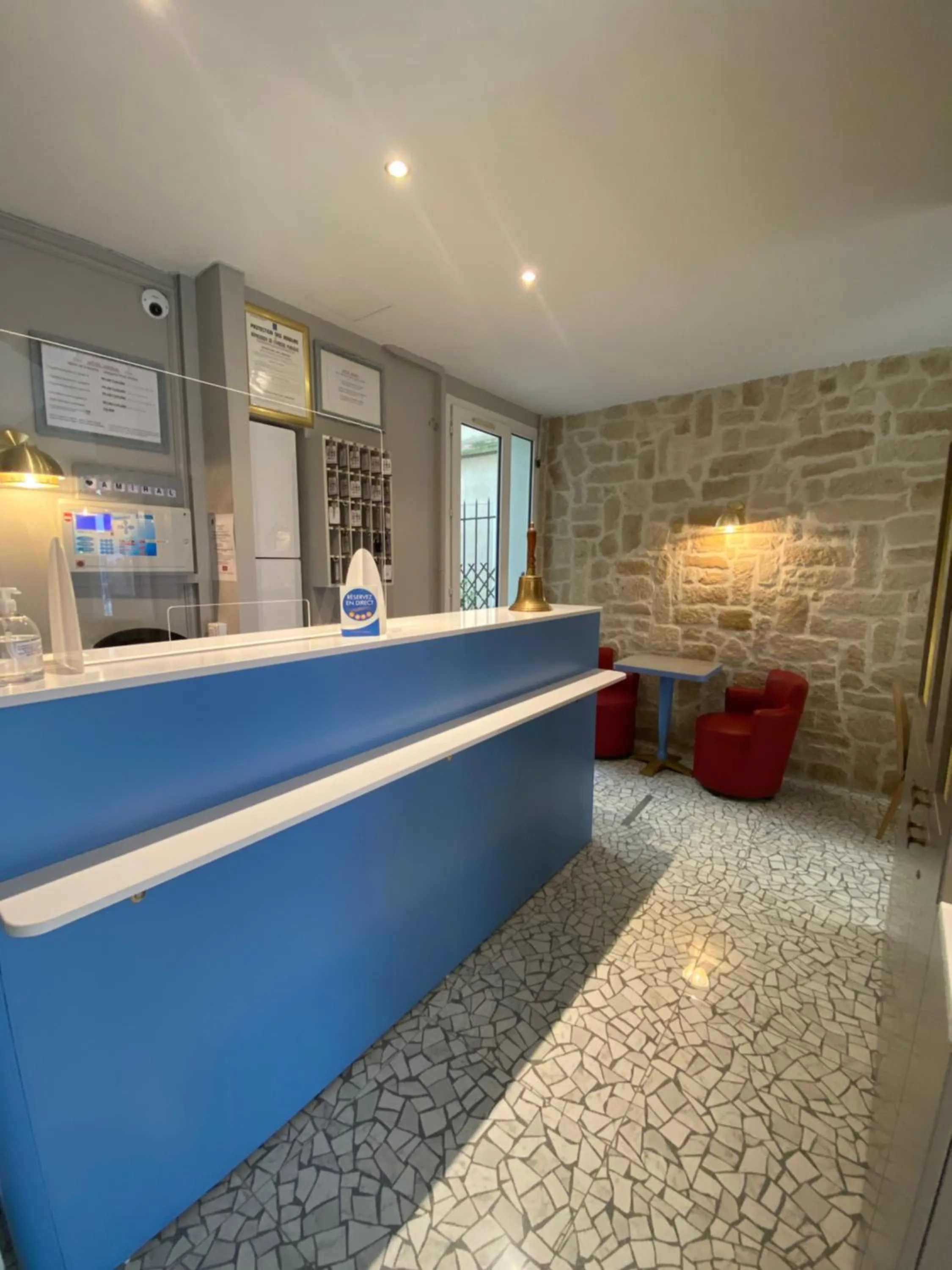 Lobby or reception in L'Amiral