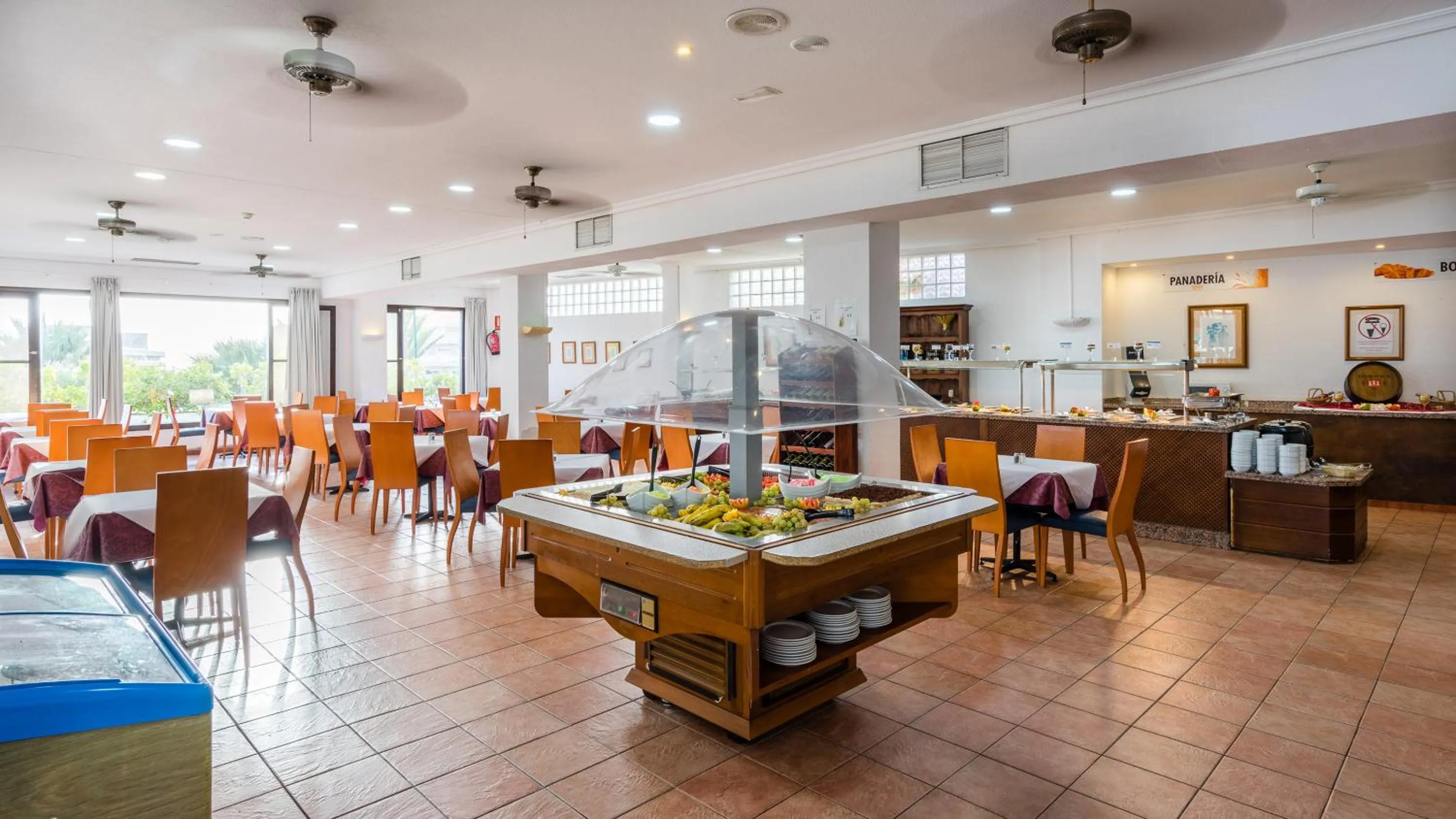 Restaurant/places to eat in BLUESEA Apartamentos Callao Garden