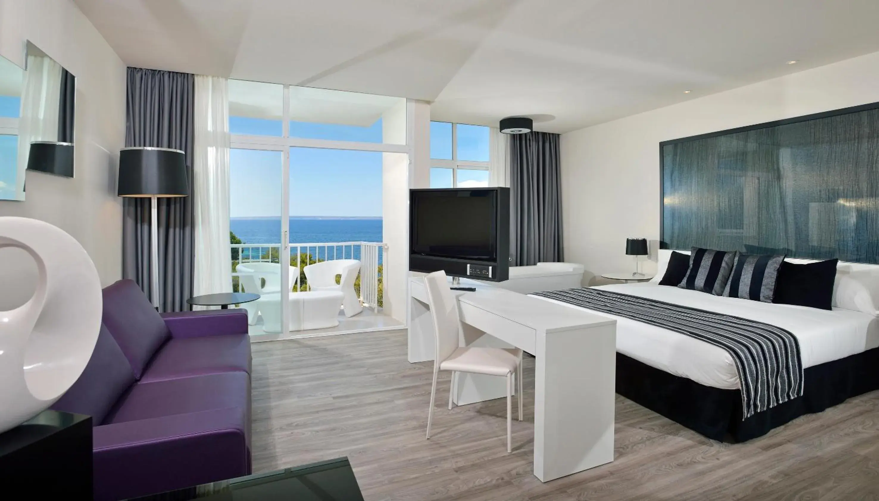 Bedroom in Melia South Beach