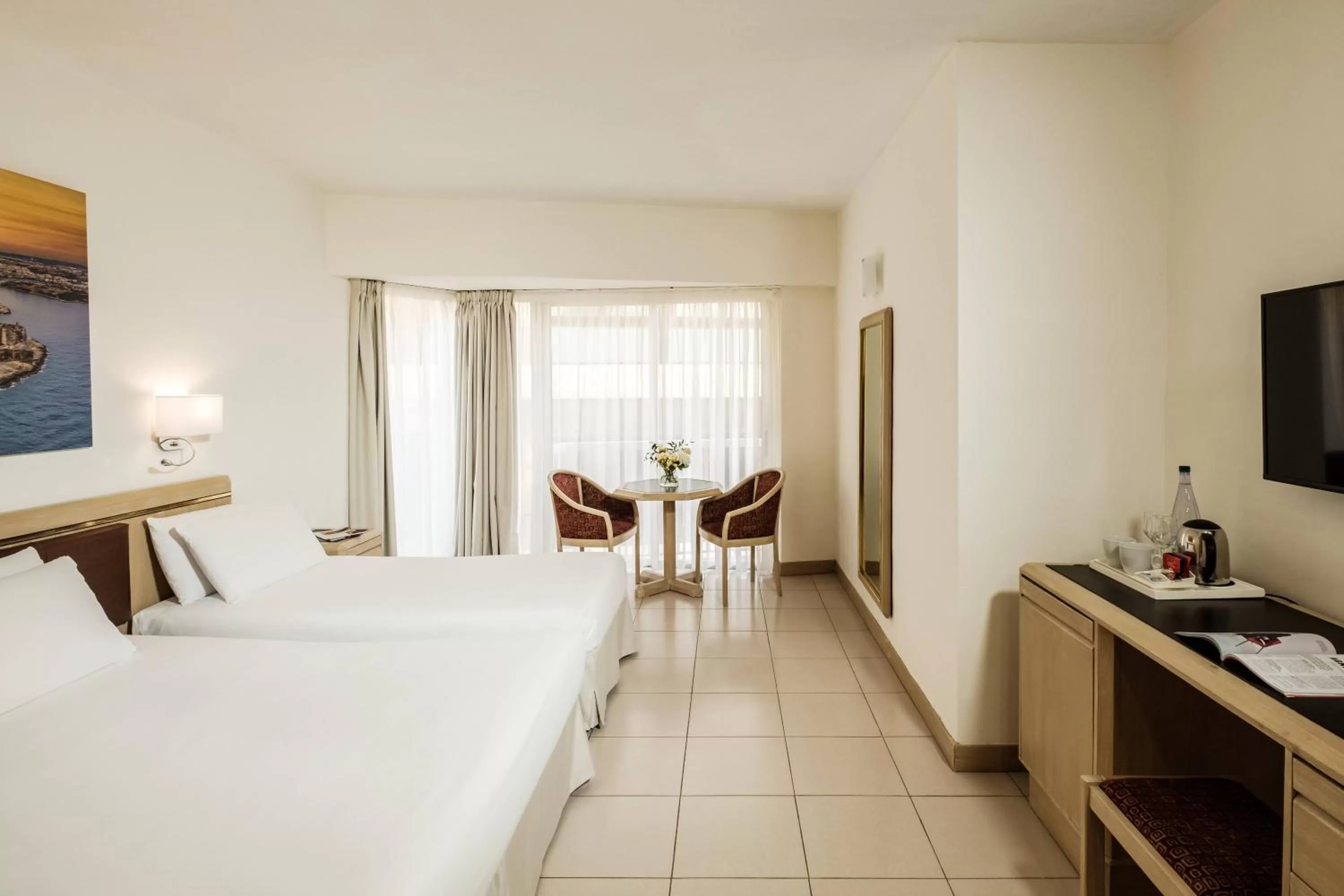 Photo of the whole room, Bed in The Diplomat Hotel