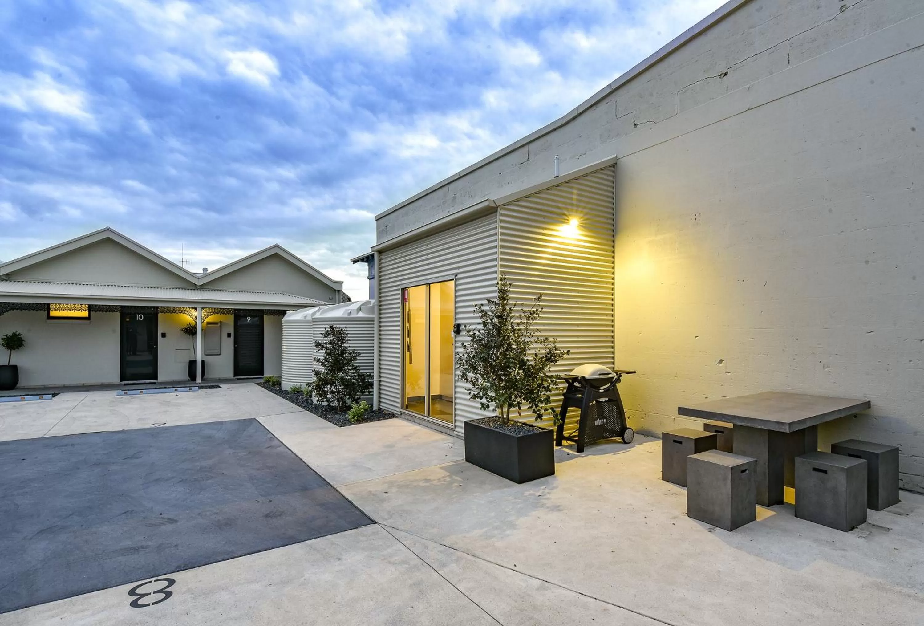 BBQ facilities in Aloha Central Premium Studios