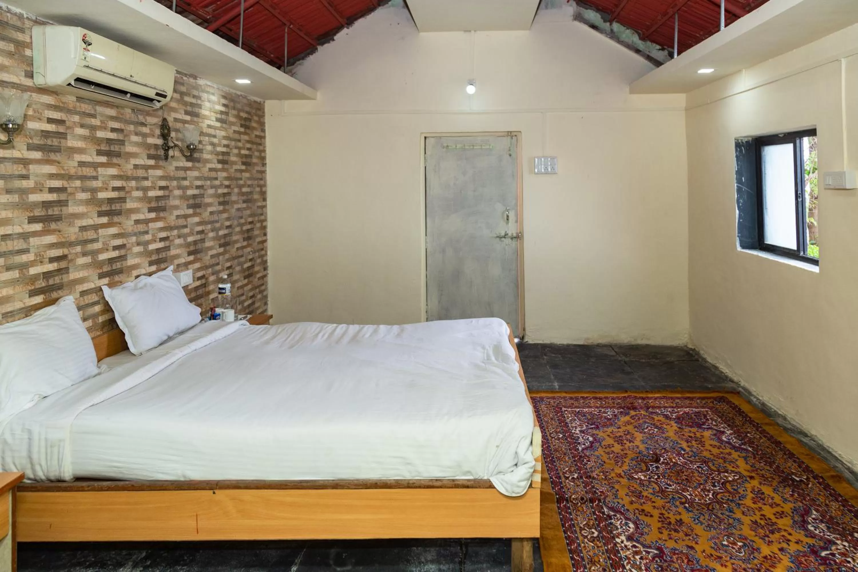 Photo of the whole room in Vedi Farm A Mountain Resort