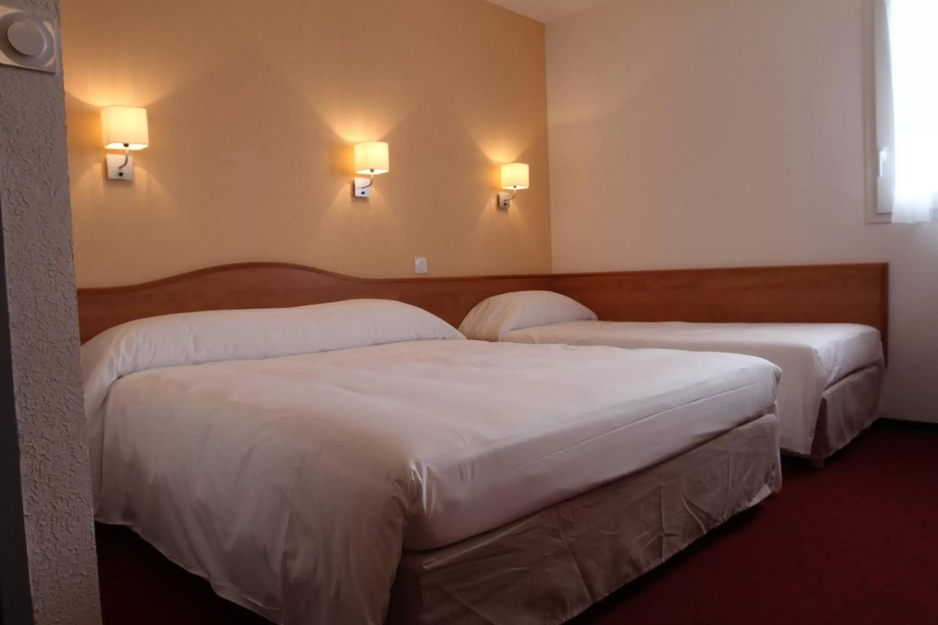 Bedroom, Bed in Brit Hotel Confort Villeneuve Sur Lot