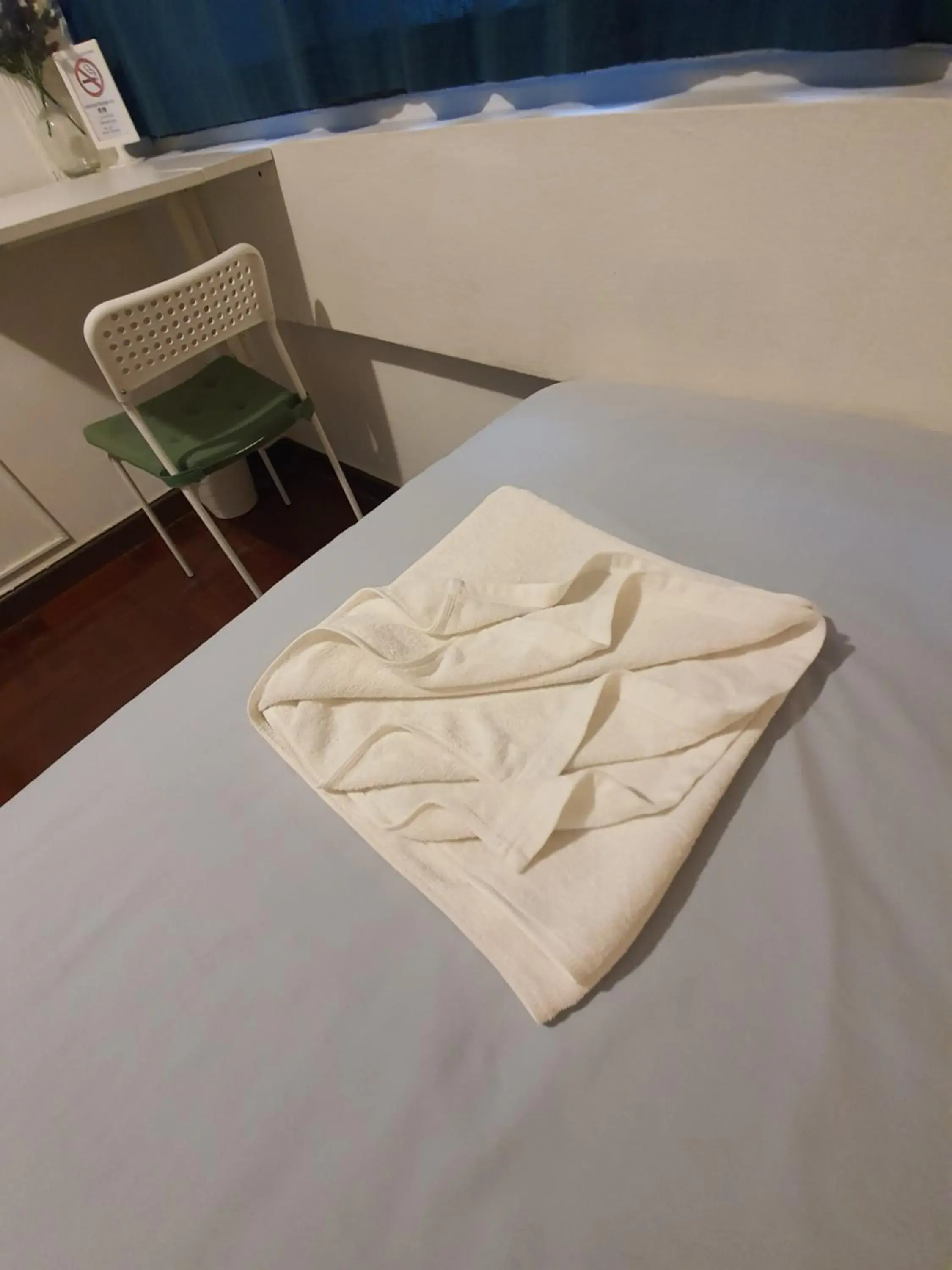 Single Room with Shared Bathroom - single occupancy in Home 16  (Hostel 16)