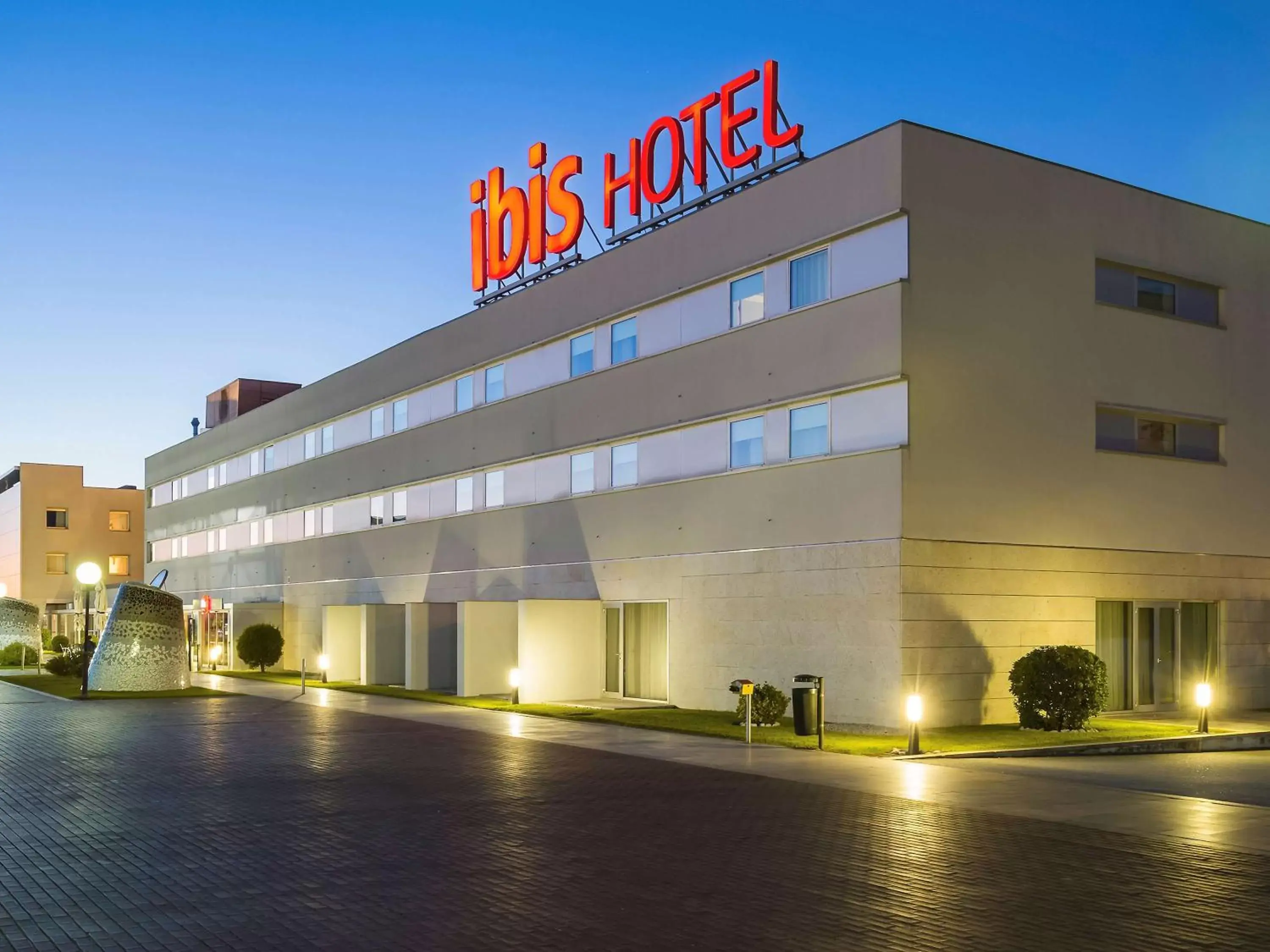 Property Building in Hotel ibis Porto Sao Joao