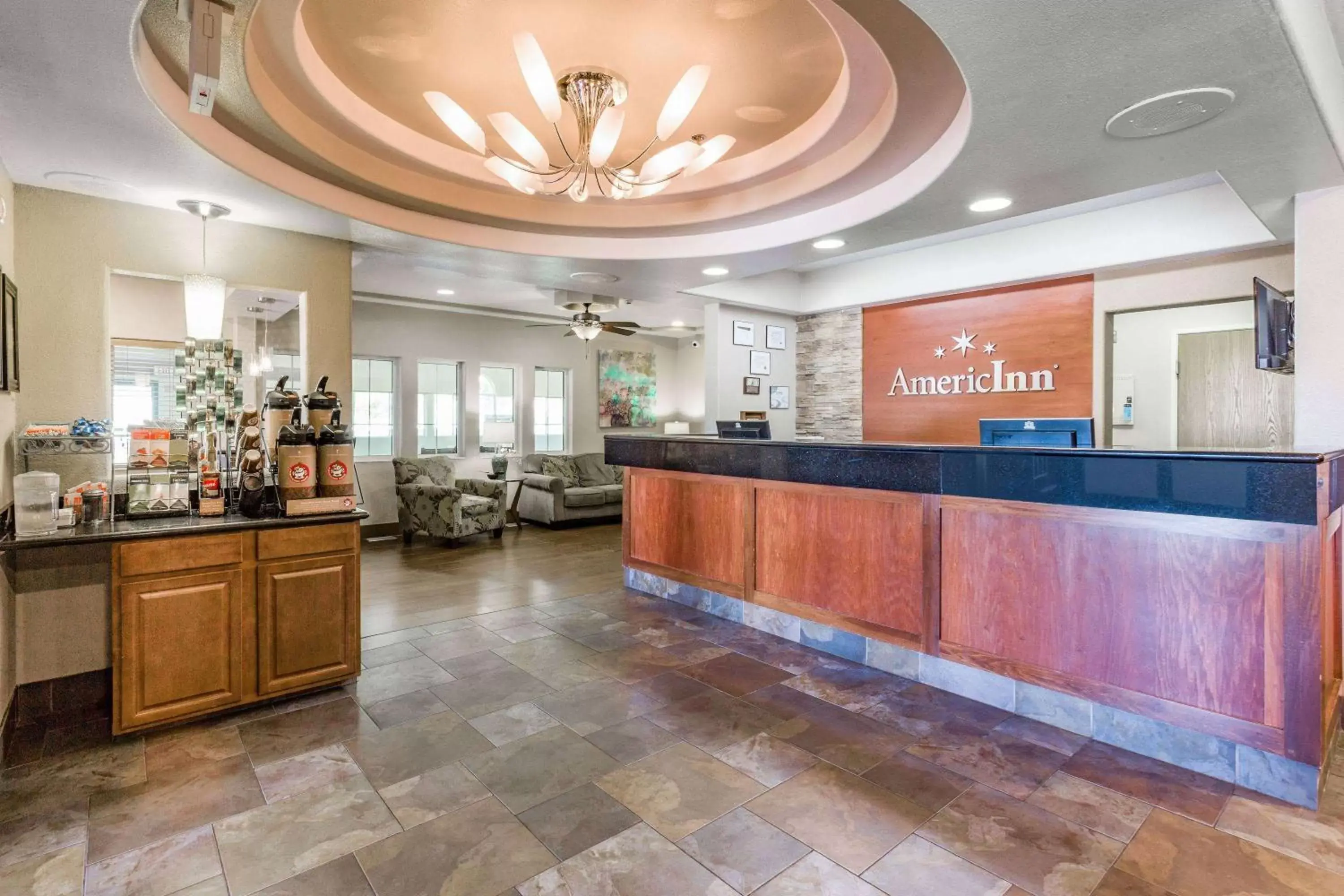 On-site shops, Lobby/Reception in AmericInn by Wyndham Des Moines Airport