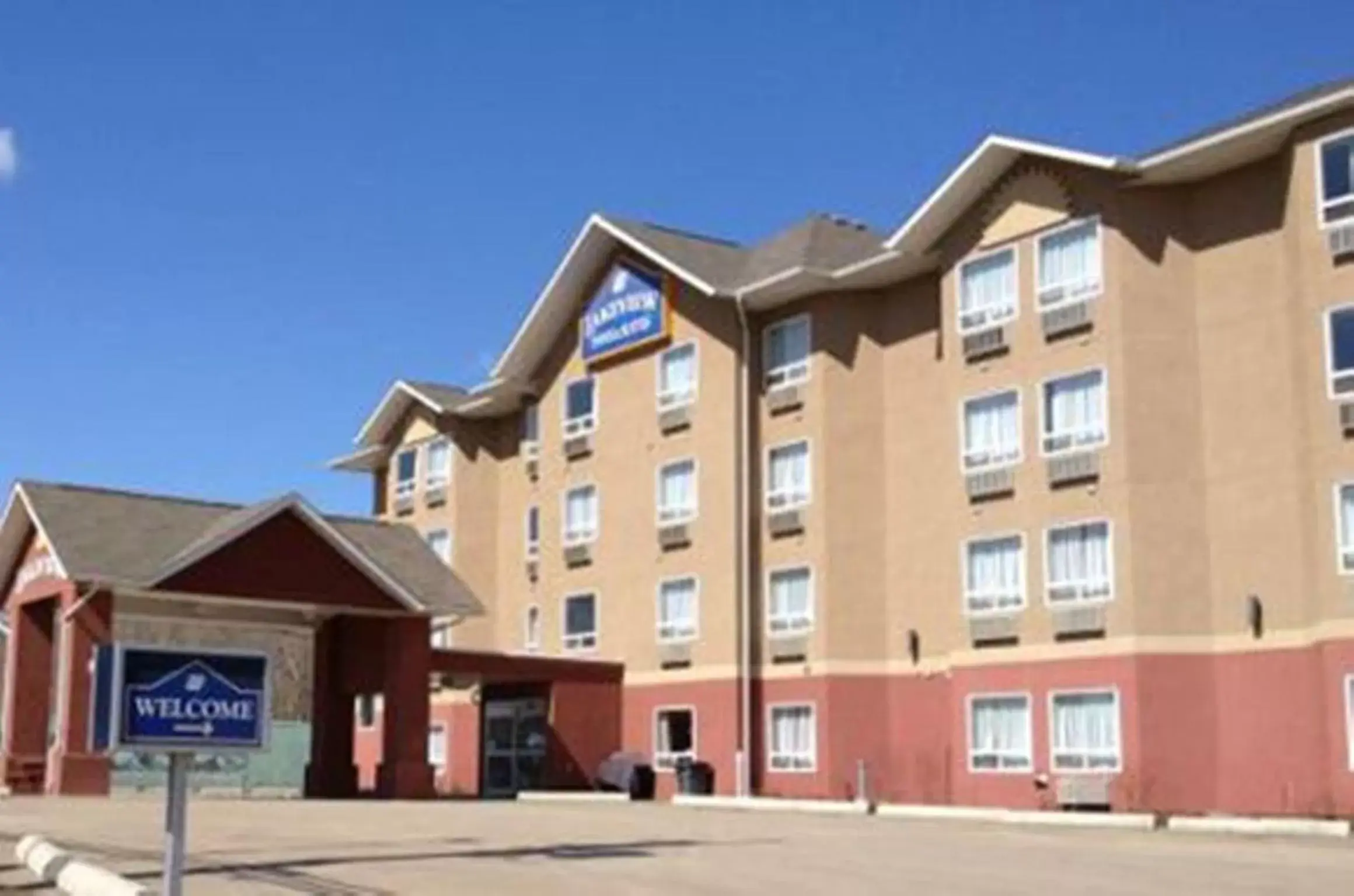 Facade/entrance, Property Building in Lakeview Inns & Suites - Chetwynd