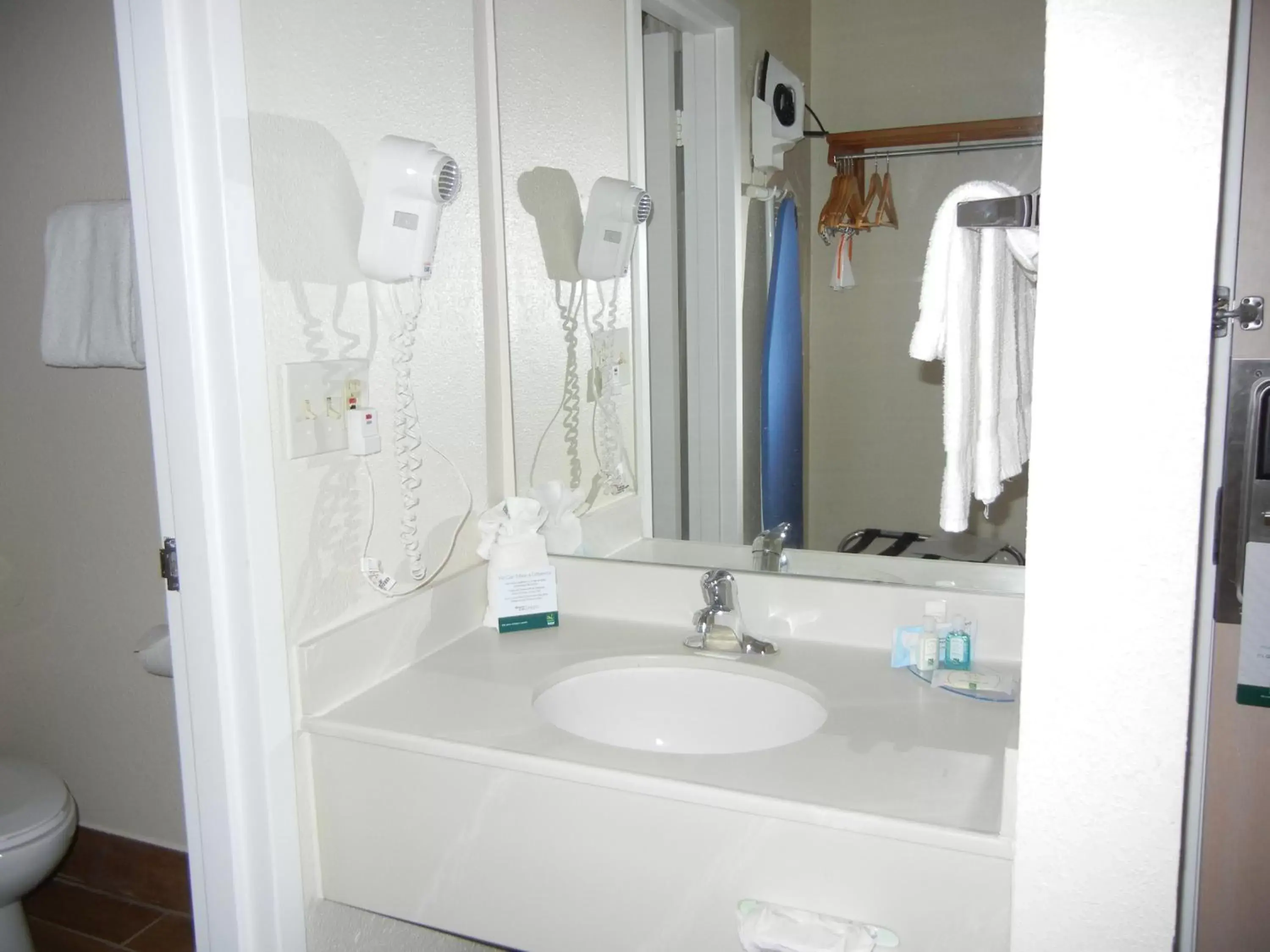 Double Room with Two Double Beds - Smoking in Quality Inn Double Room with Two Double Beds - Smoking in Quality Inn