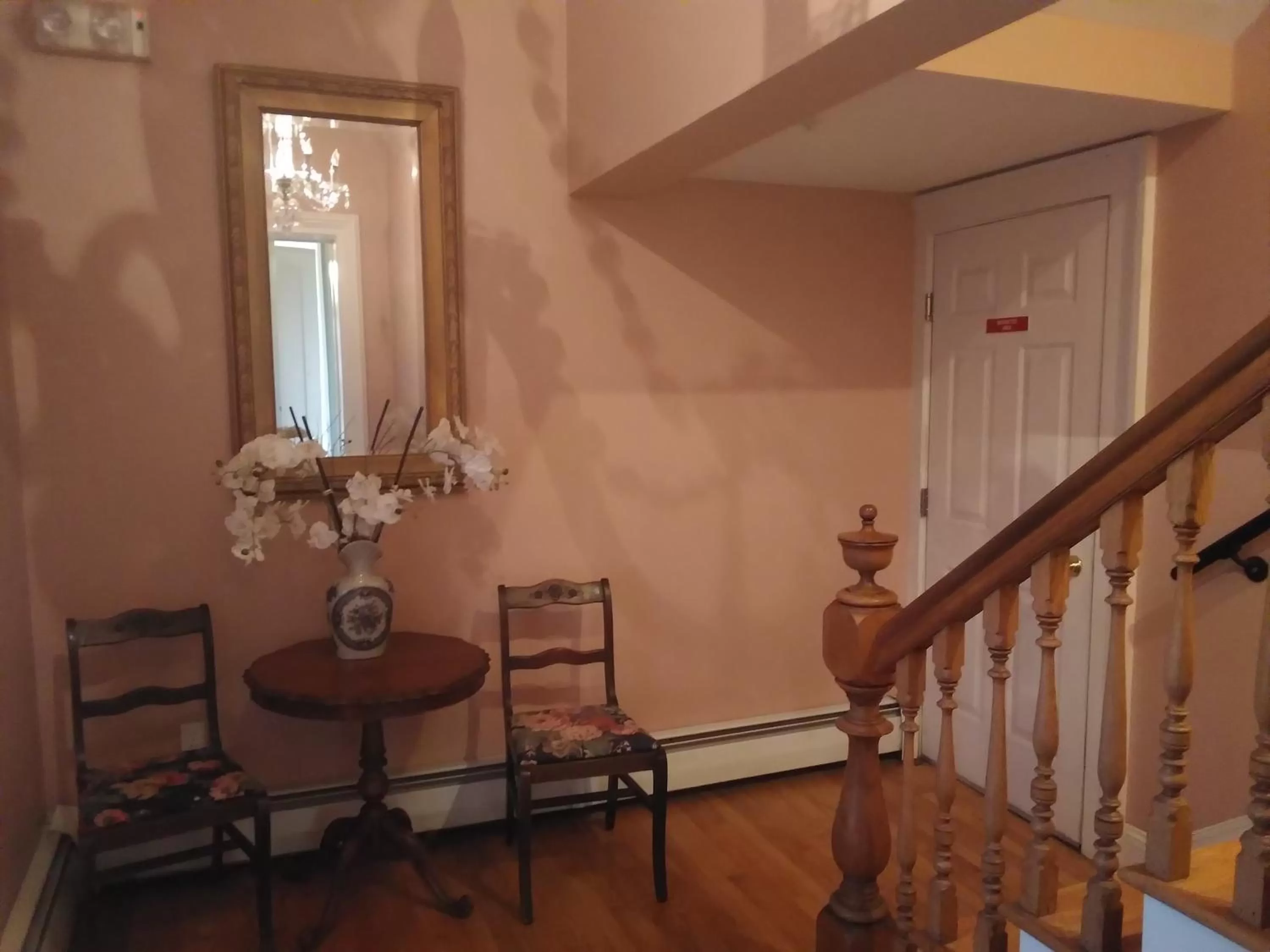 Dining Area in Stay Saratoga