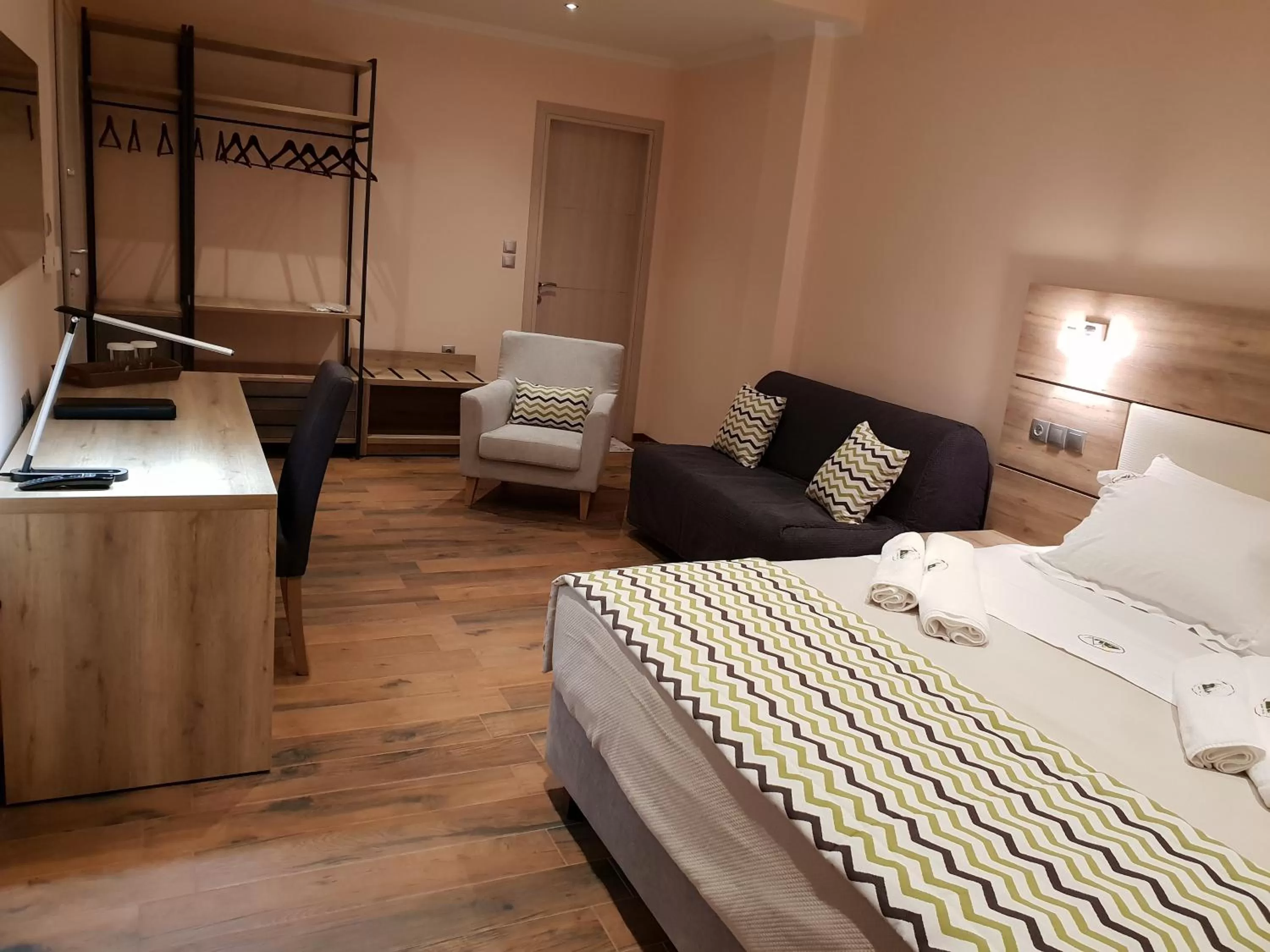 Photo of the whole room, Bed in Mondeus Inn Luxury