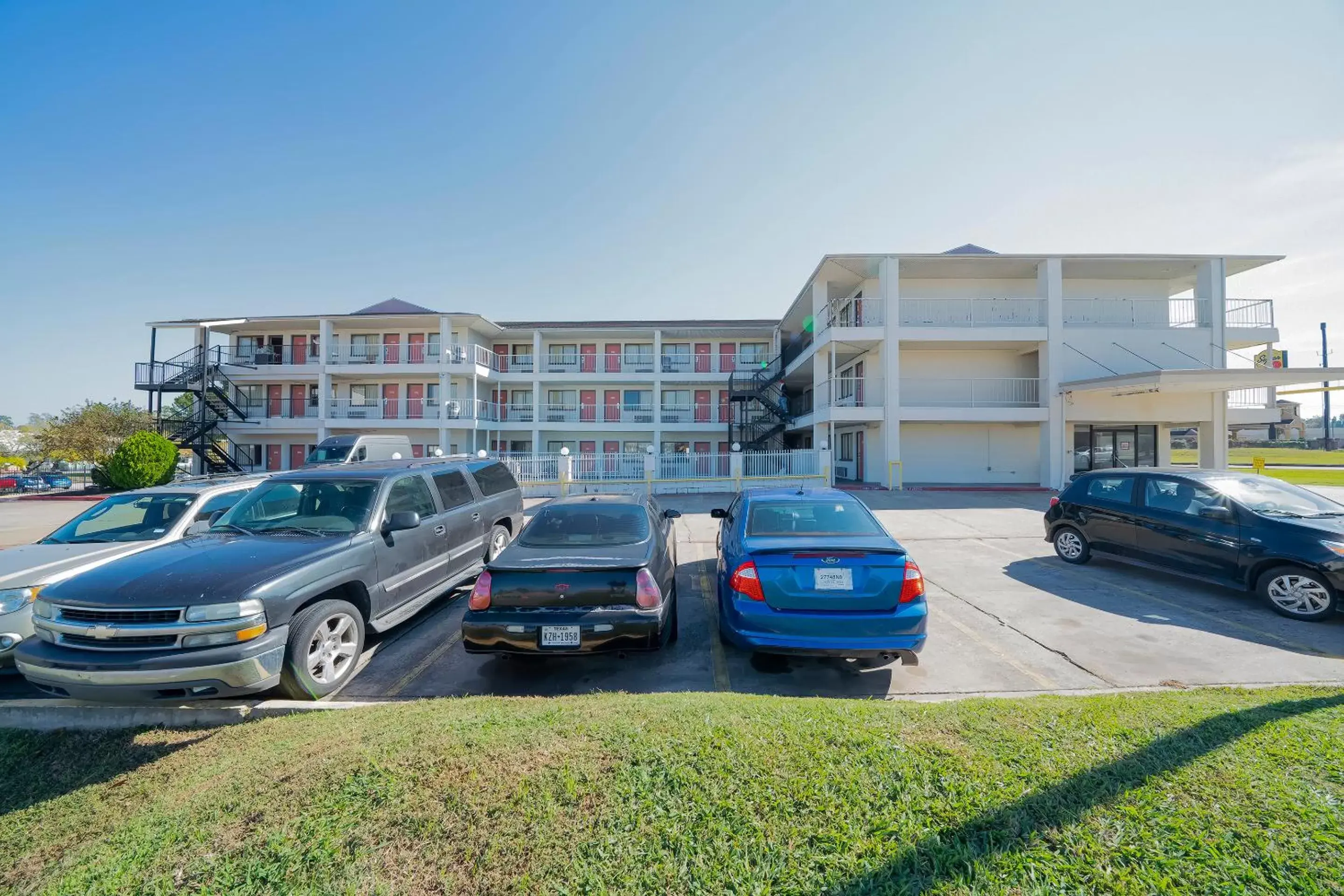 Parking, Property Building in OYO Hotel Houston Humble IAH Airport HWY 59