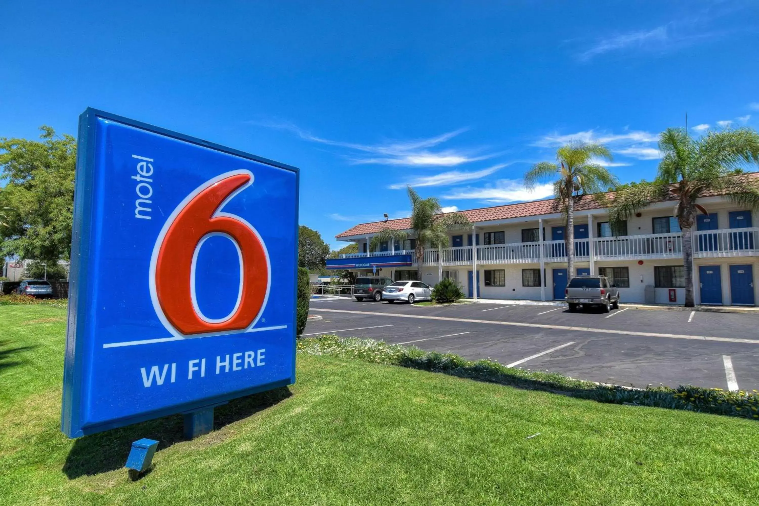 Property building, Garden in Motel 6-Pomona, CA - Los Angeles