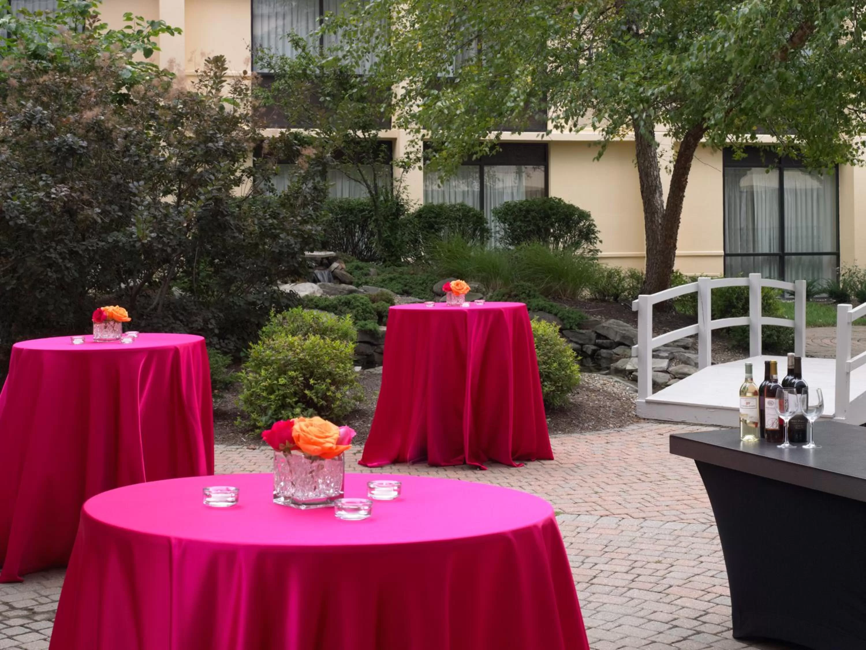 Area and facilities in Wyndham Cleveland Airport