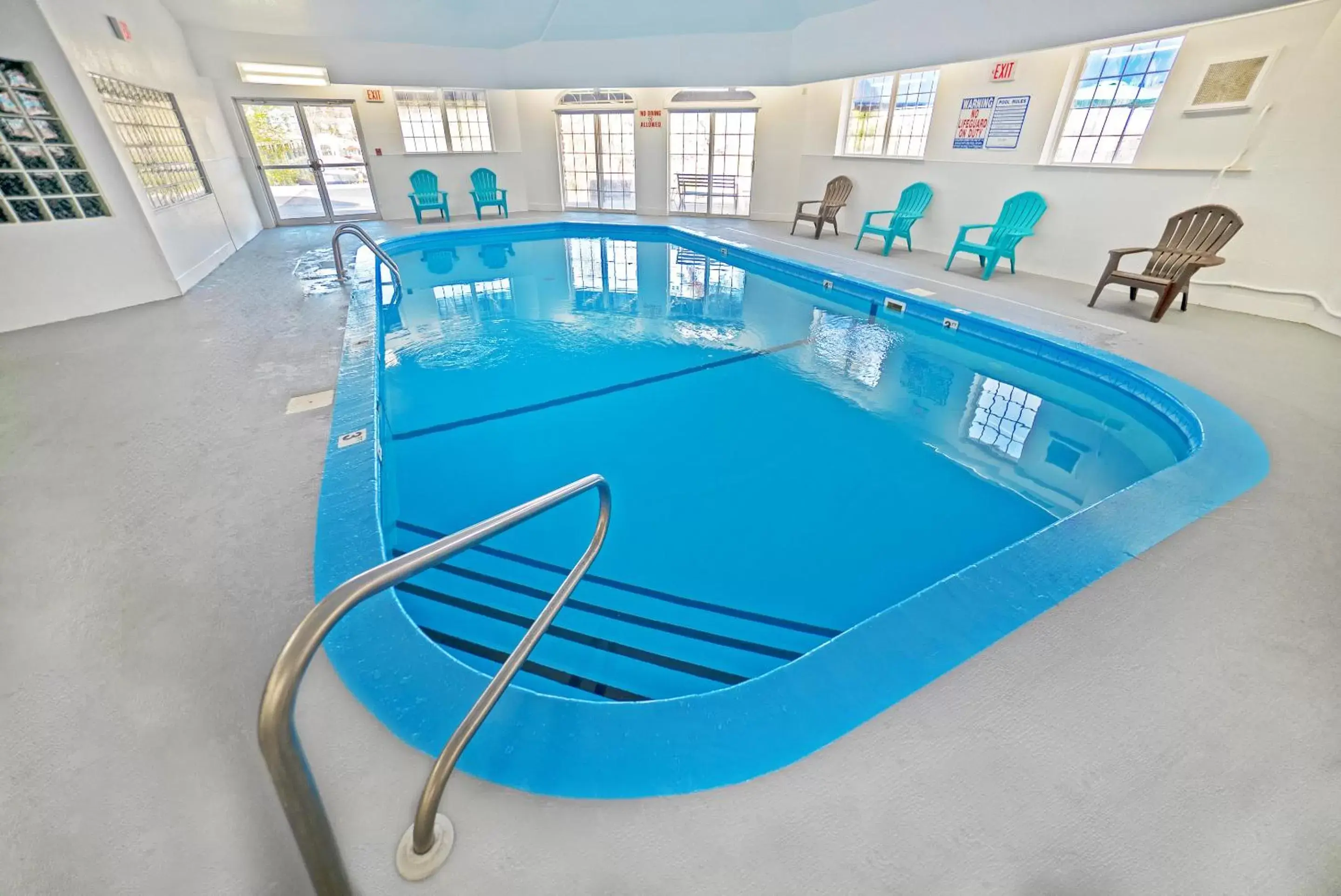 Swimming pool in The Stone Castle Hotel & Conference Center Swimming pool in The Stone Castle Hotel & Conference Center