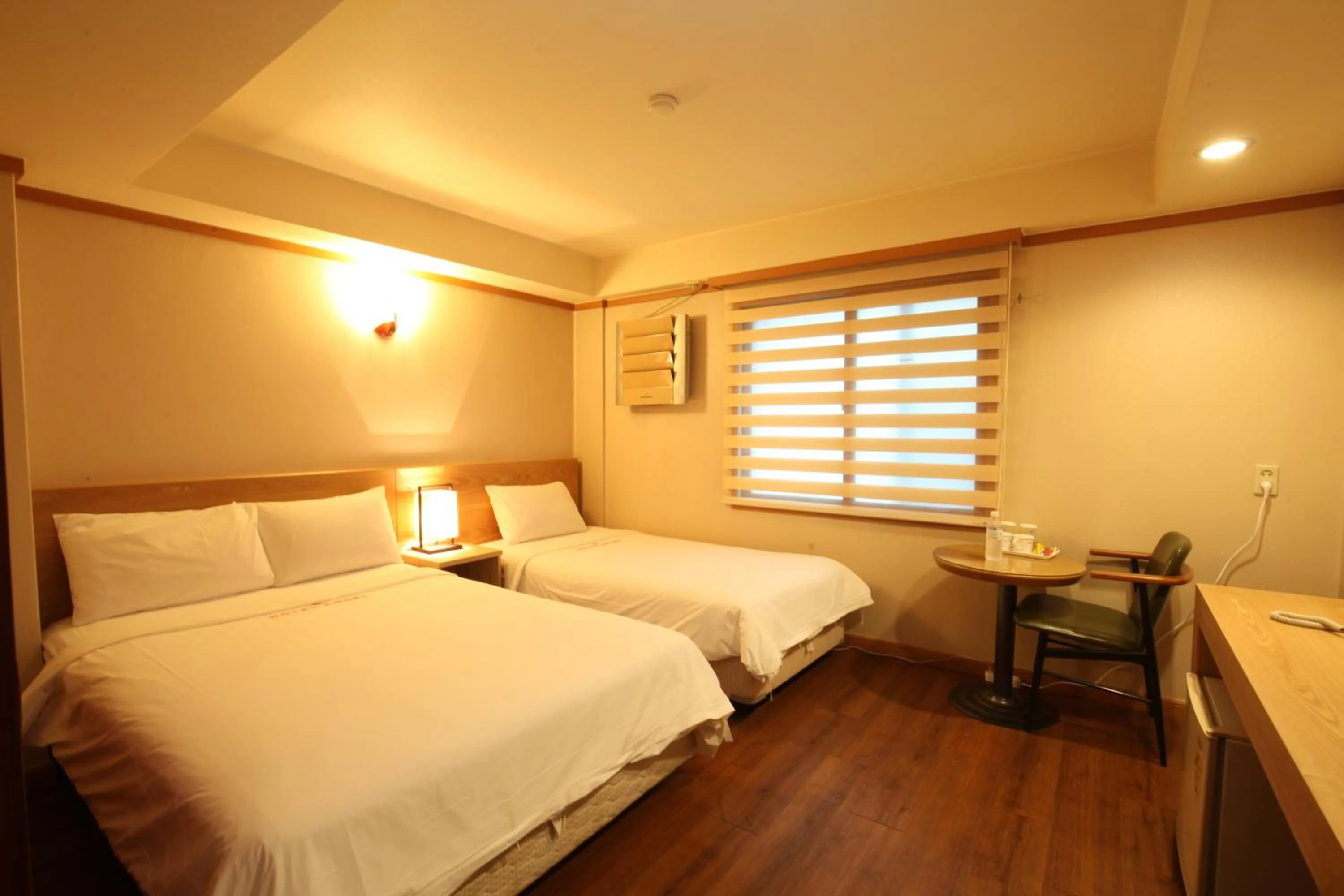 Decorative detail, Bed in Angel Hotel