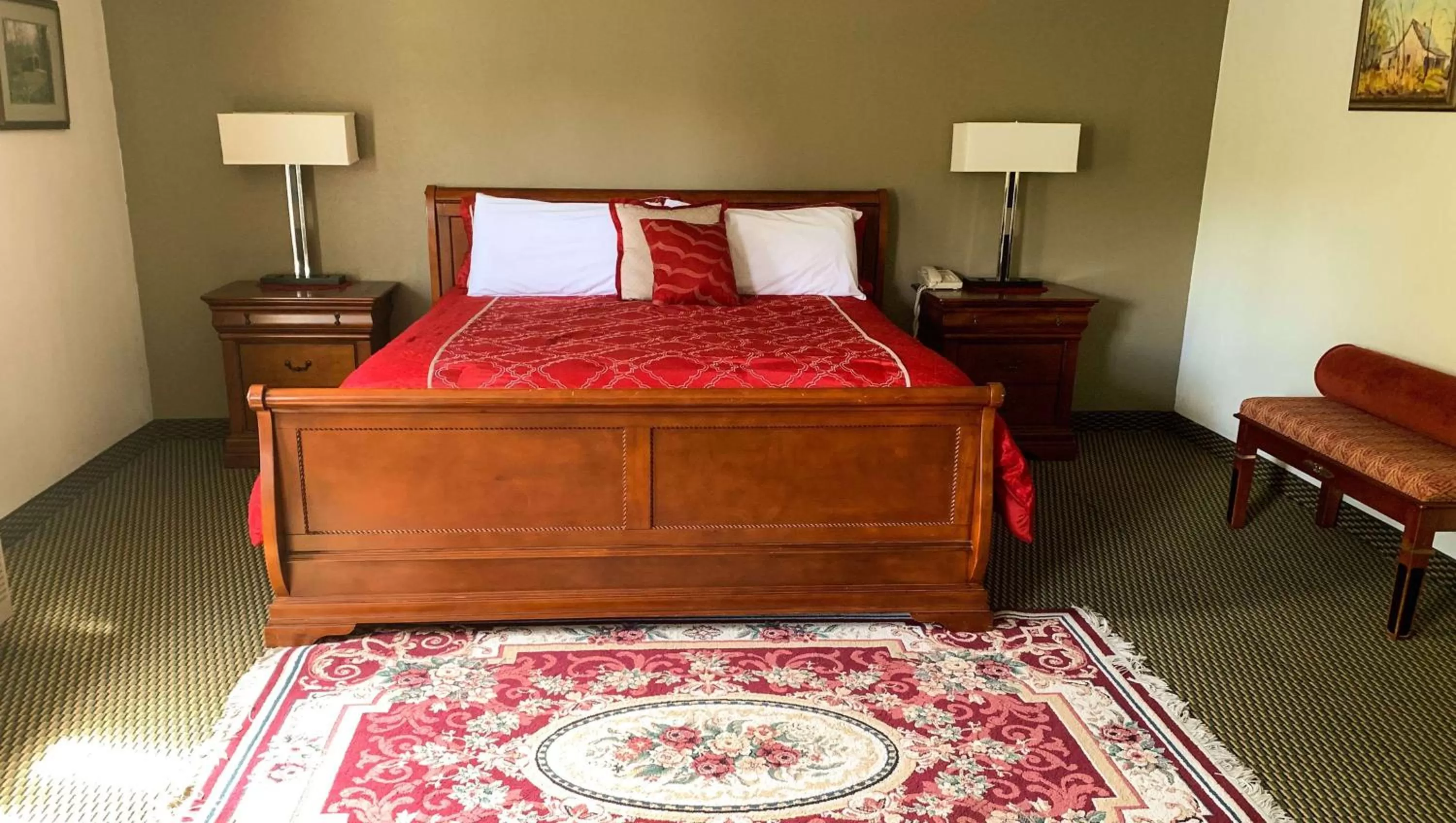 Deluxe King Suite in Royal Inn Rockville