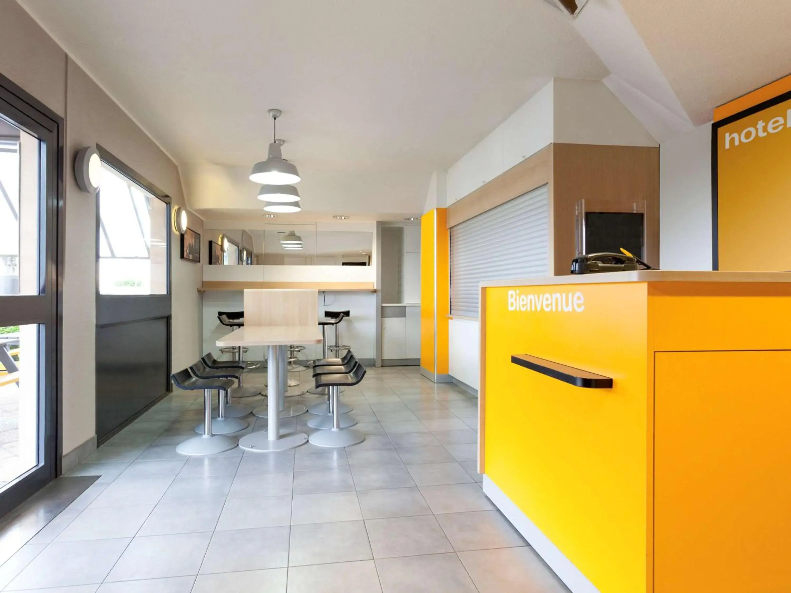 Property building, Kitchen/Kitchenette in hotelF1 Besancon Ouest Micropolis