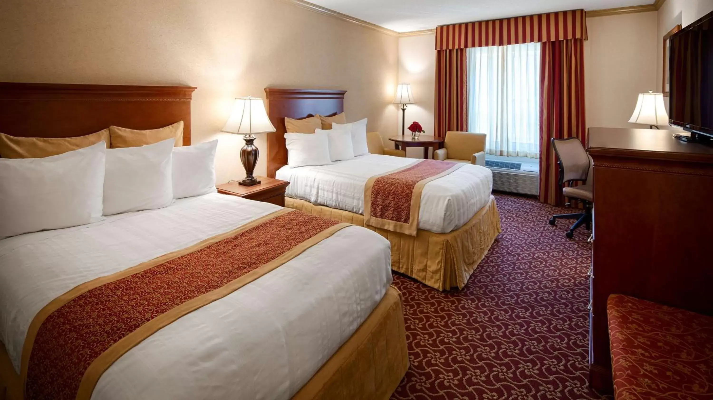 Photo of the whole room, Bed in Best Western PLUS Morristown Inn