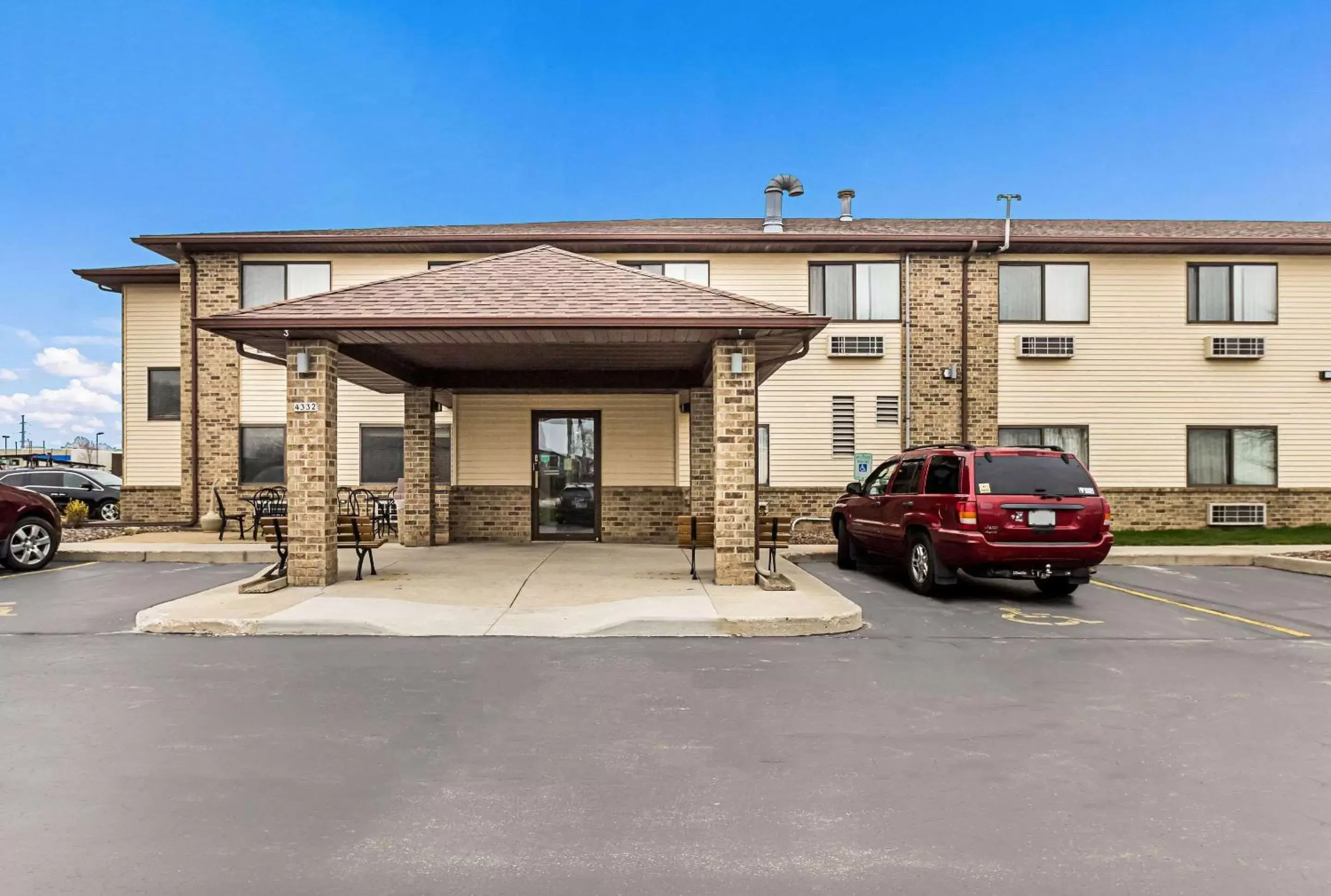 Property Building in Quality Inn Sheboygan