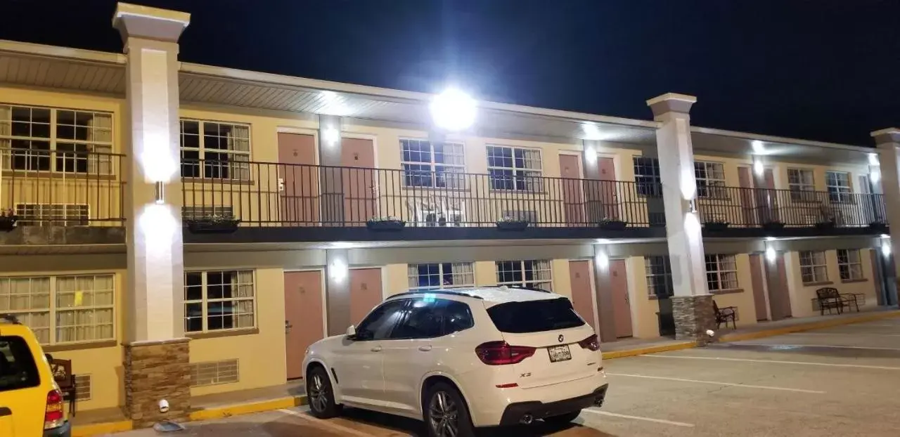 Property building in Knights Inn Chattanooga Property building in Knights Inn Chattanooga