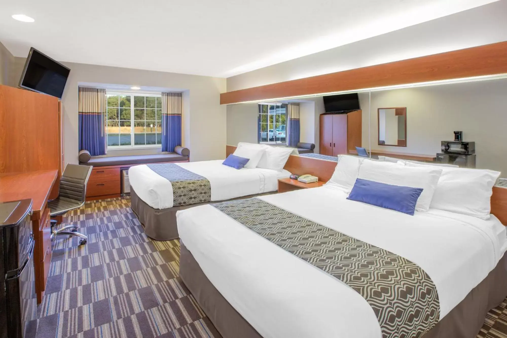 Bedroom, Bed in Microtel Inn and Suites Manistee Bedroom, Bed in Microtel Inn and Suites Manistee