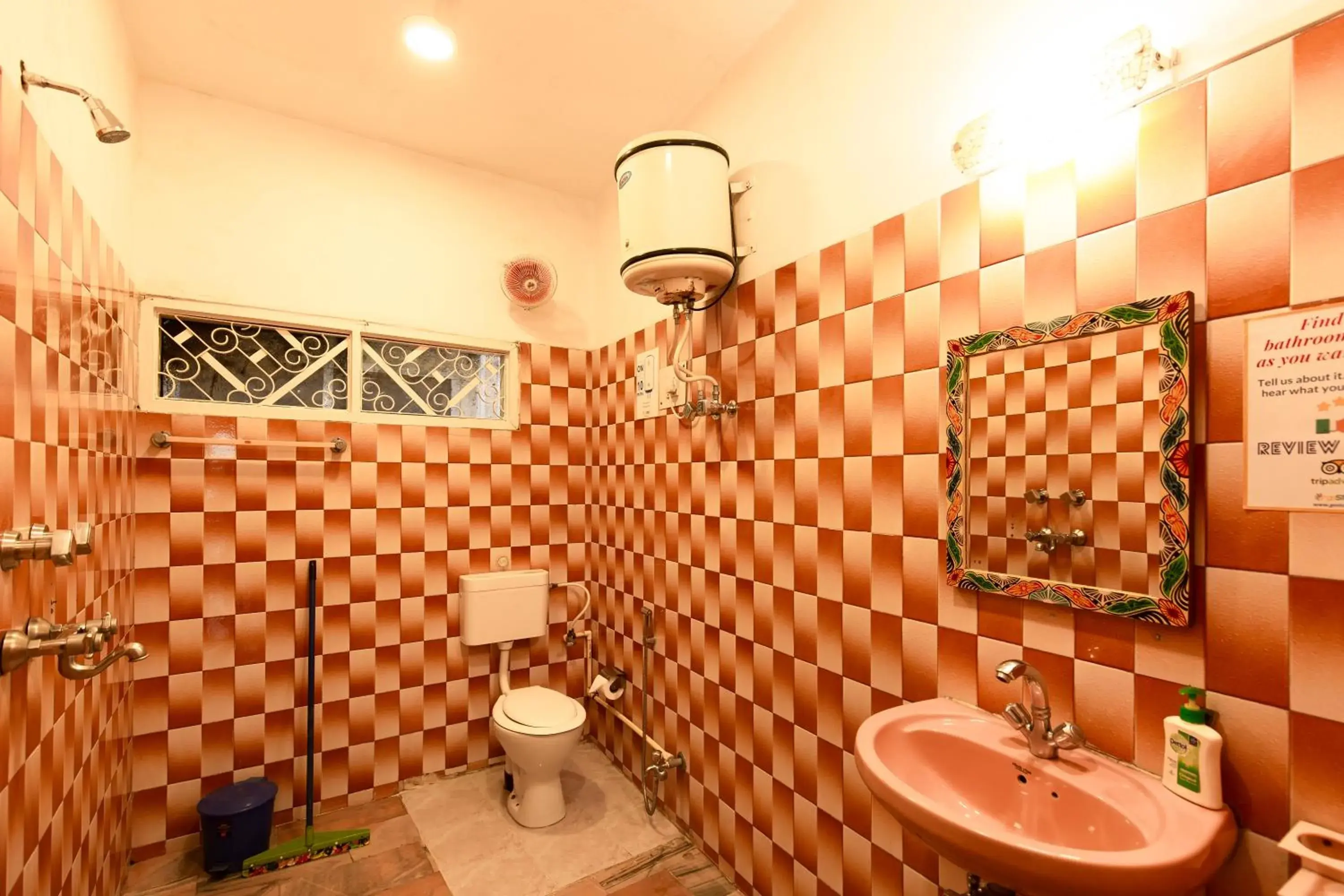 Bathroom in goSTOPS Varanasi - Rooms & Dorms