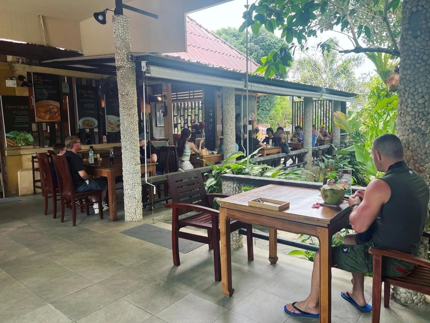 Restaurant/places to eat in Flora Ville-SHA PLUS