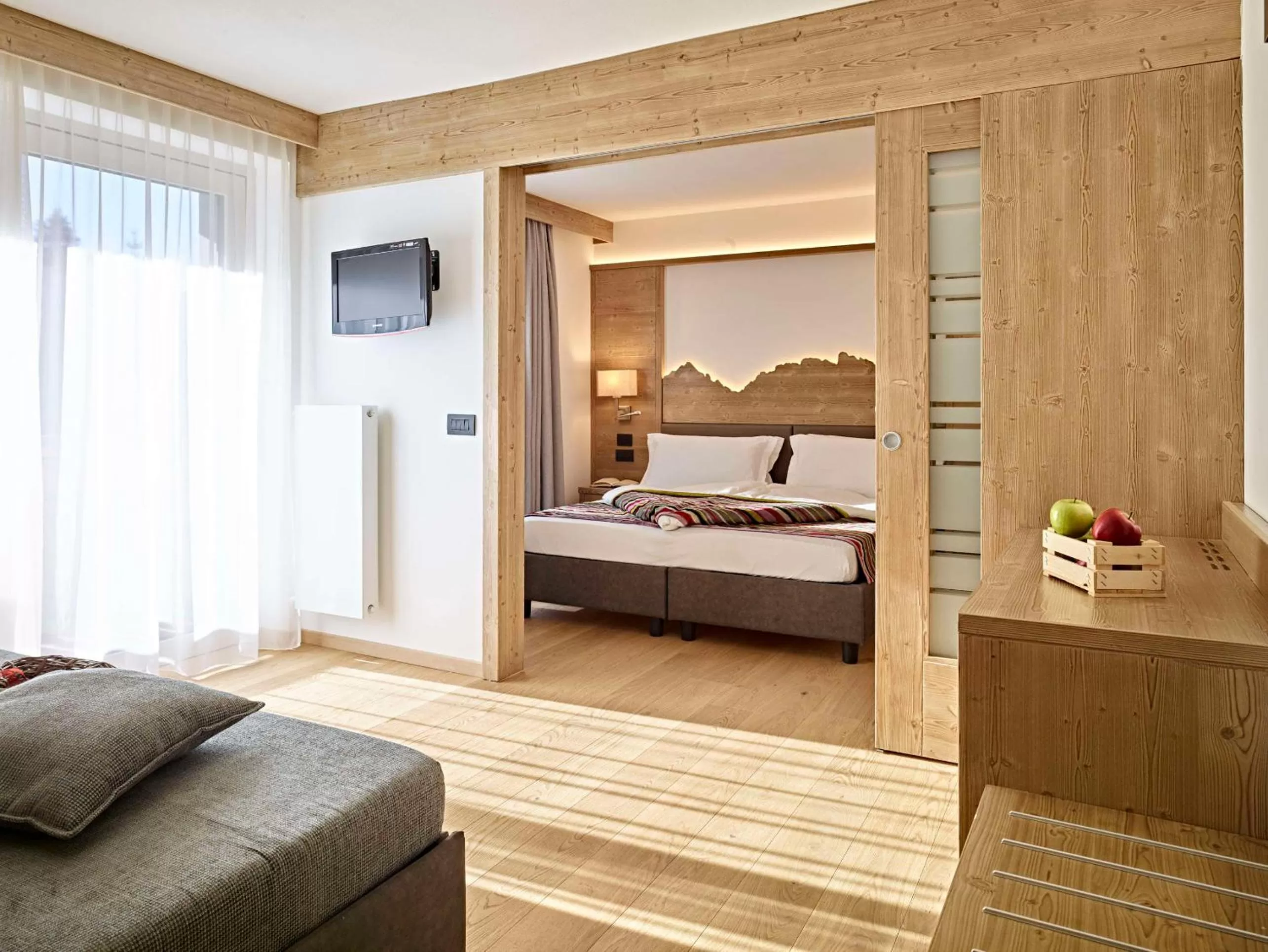 Photo of the whole room in Hotel Shandranj