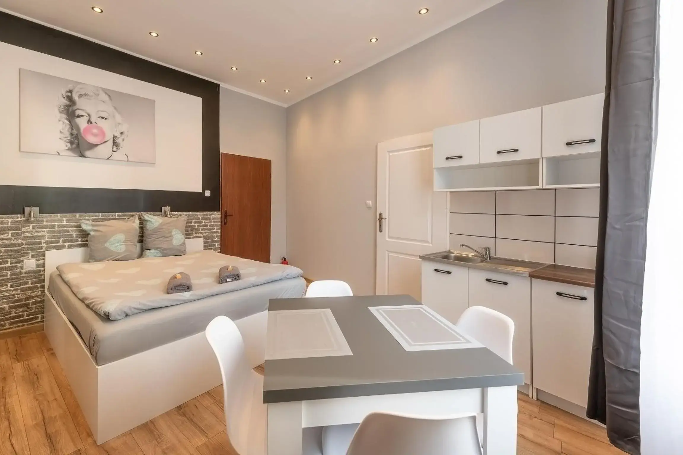 Bed in Queen Apartments Bed in Queen Apartments