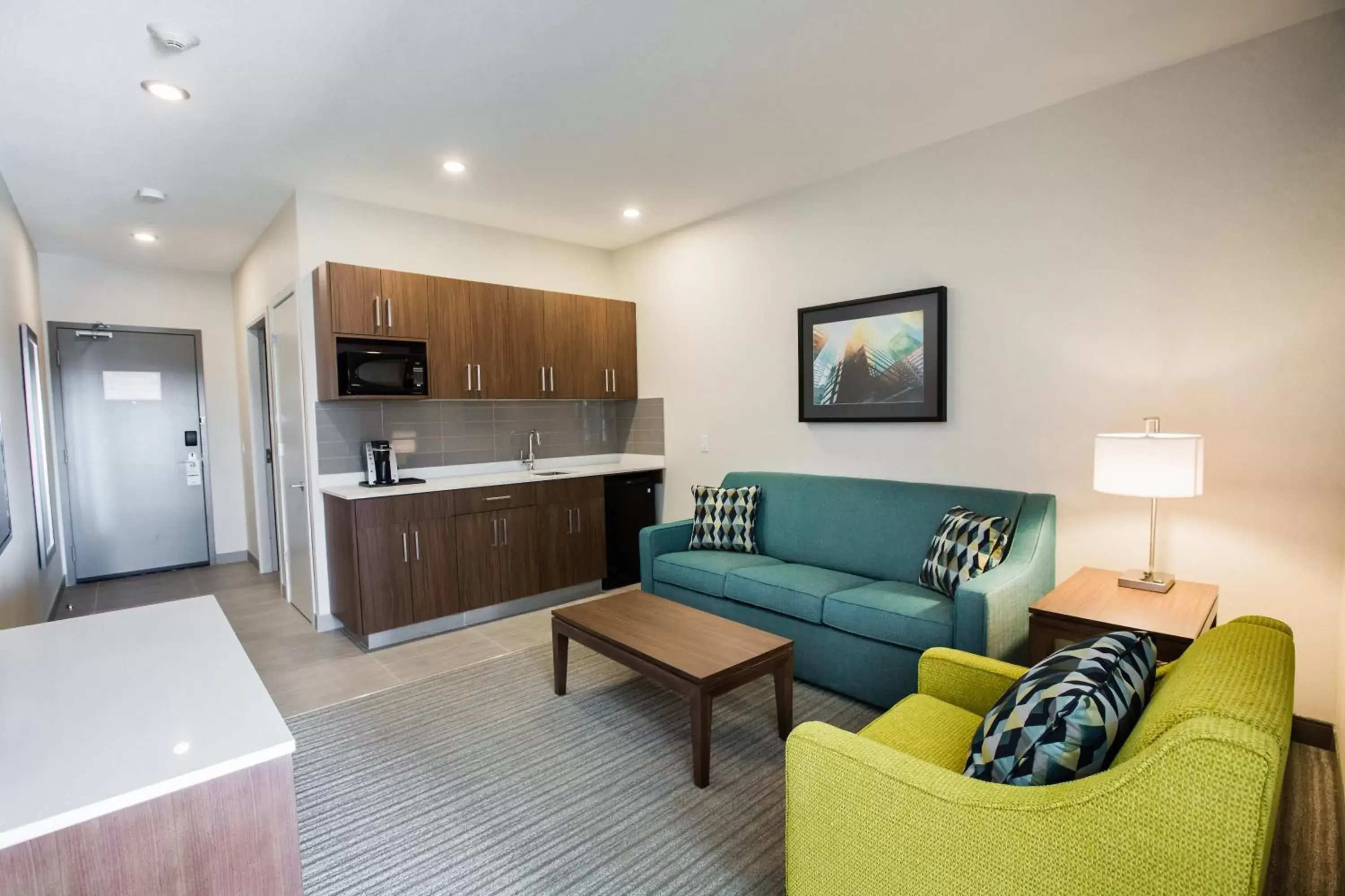 Photo of the whole room, Kitchen/Kitchenette in Holiday Inn Hotel & Suites Calgary South - Conference Ctr, an IHG Hotel