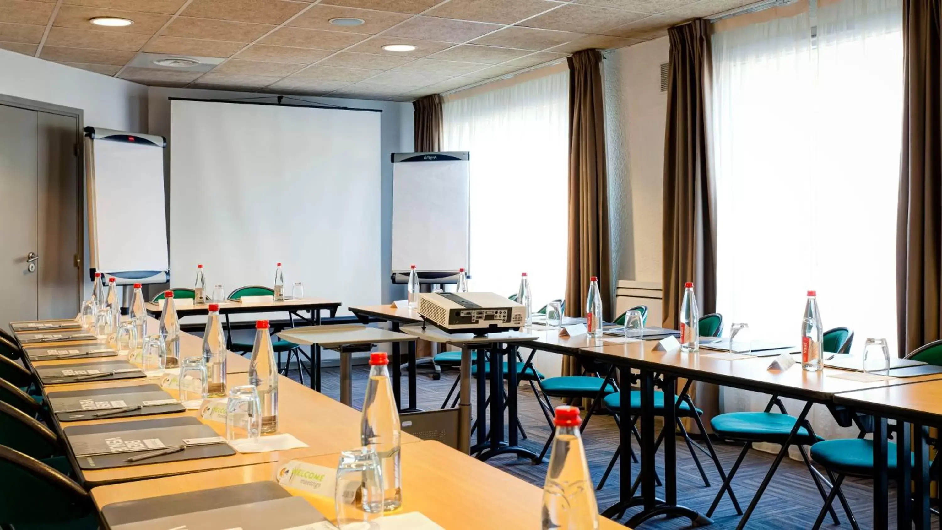 Meeting/conference room, Restaurant/Places to Eat in Campanile Evry Ouest - Corbeil Essonnes