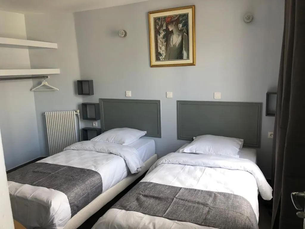 Bed in Hôtel Clauzel Paris