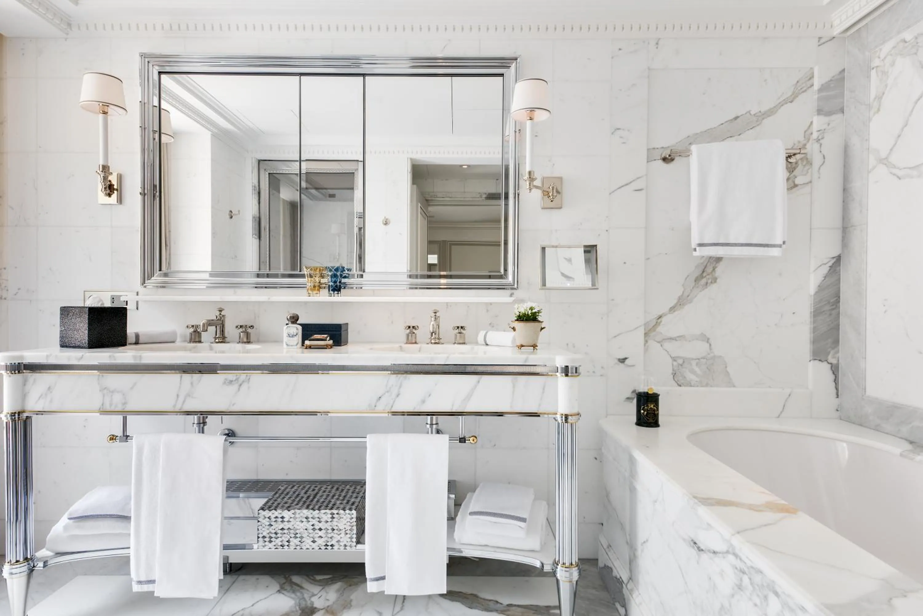 Bathroom in Hotel de Crillon
