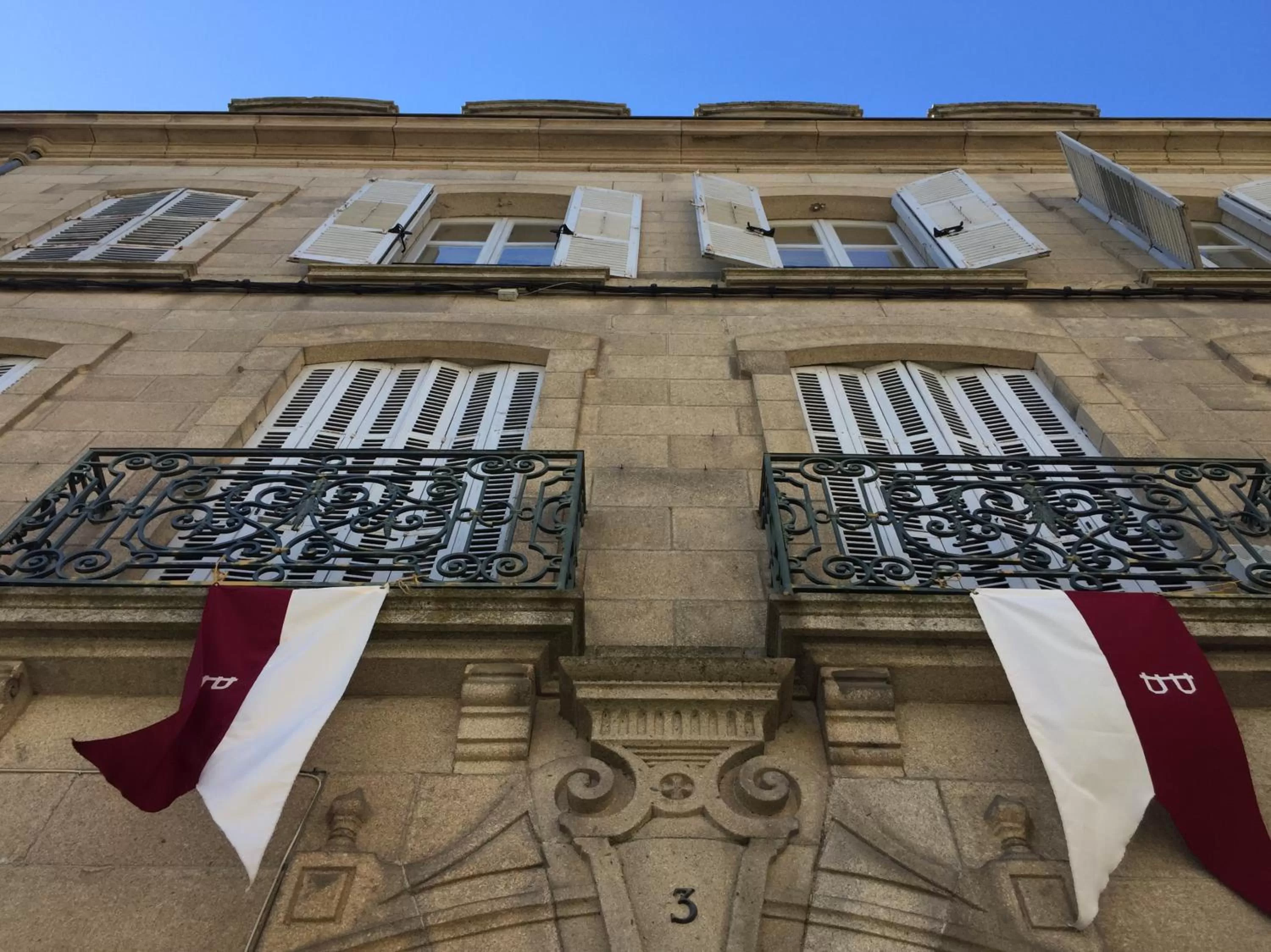 Property building in Le Jardin des Lys