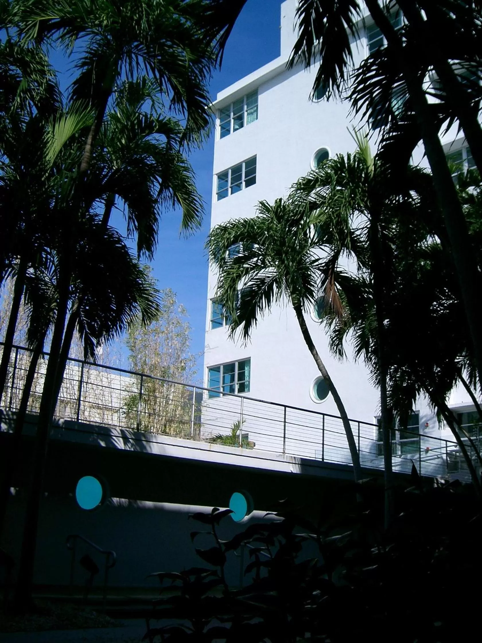 Facade/entrance in Albion Hotel