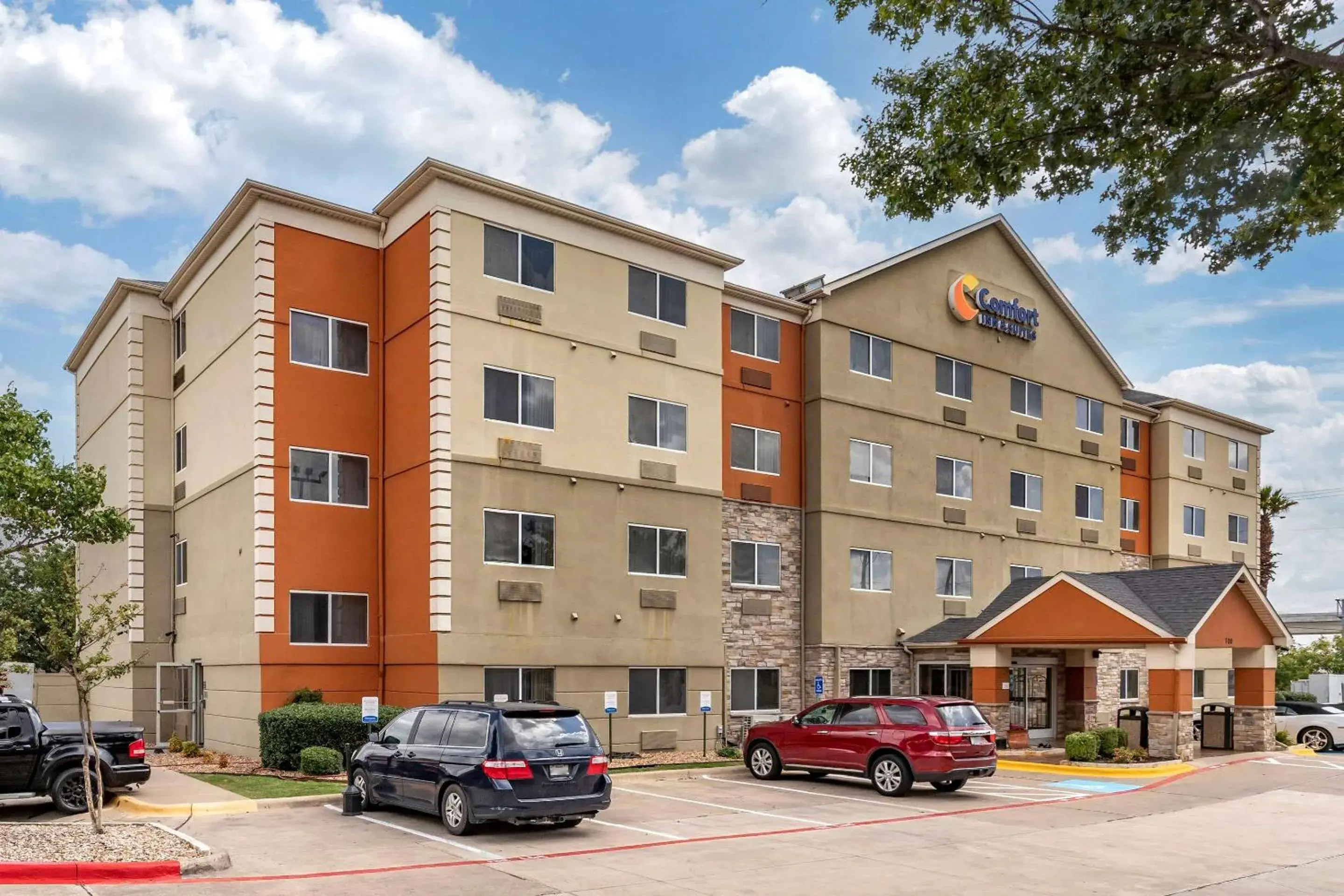 Property Building in Comfort Inn & Suites ATX North