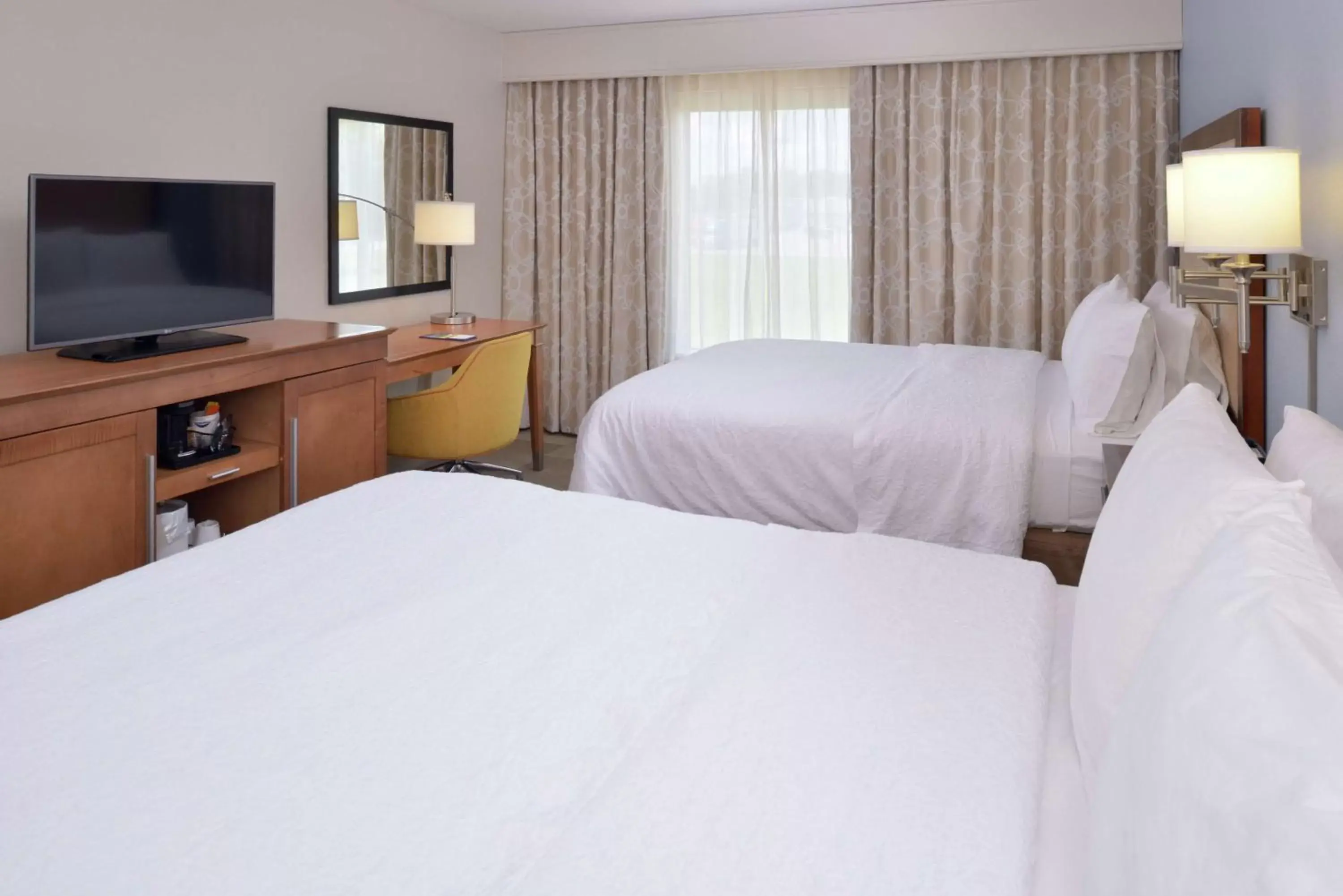 Bedroom, Bed in Hampton Inn & Suites by Hilton Lonoke