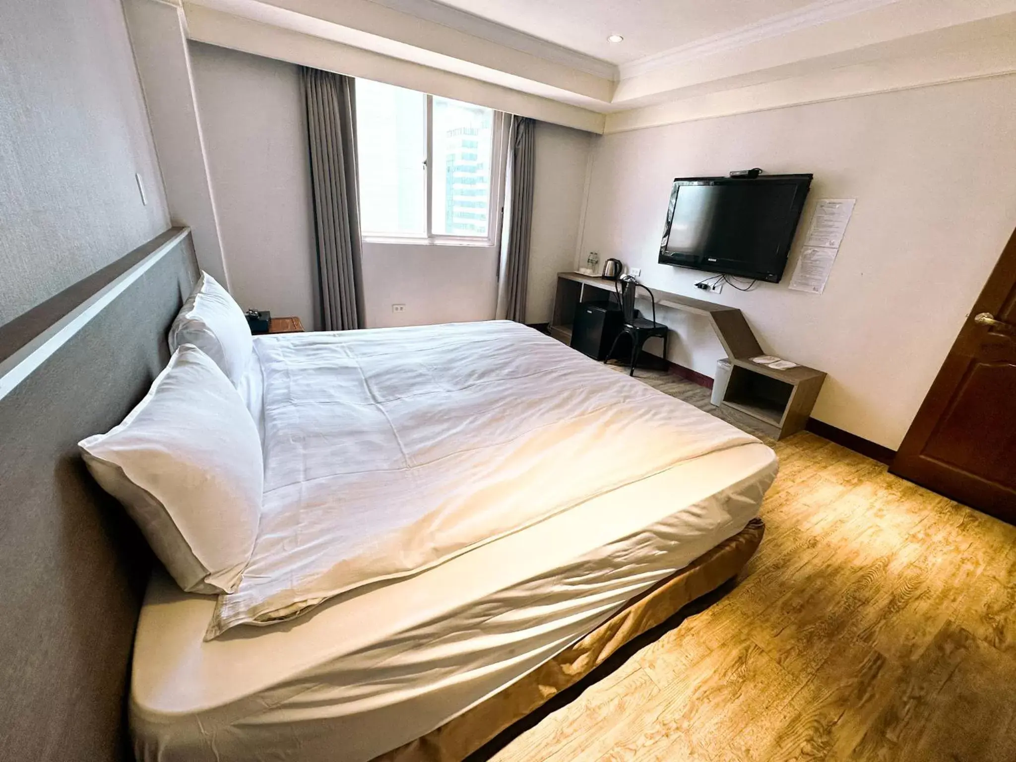 Photo of the whole room, Bed in The Rivero Hotel
