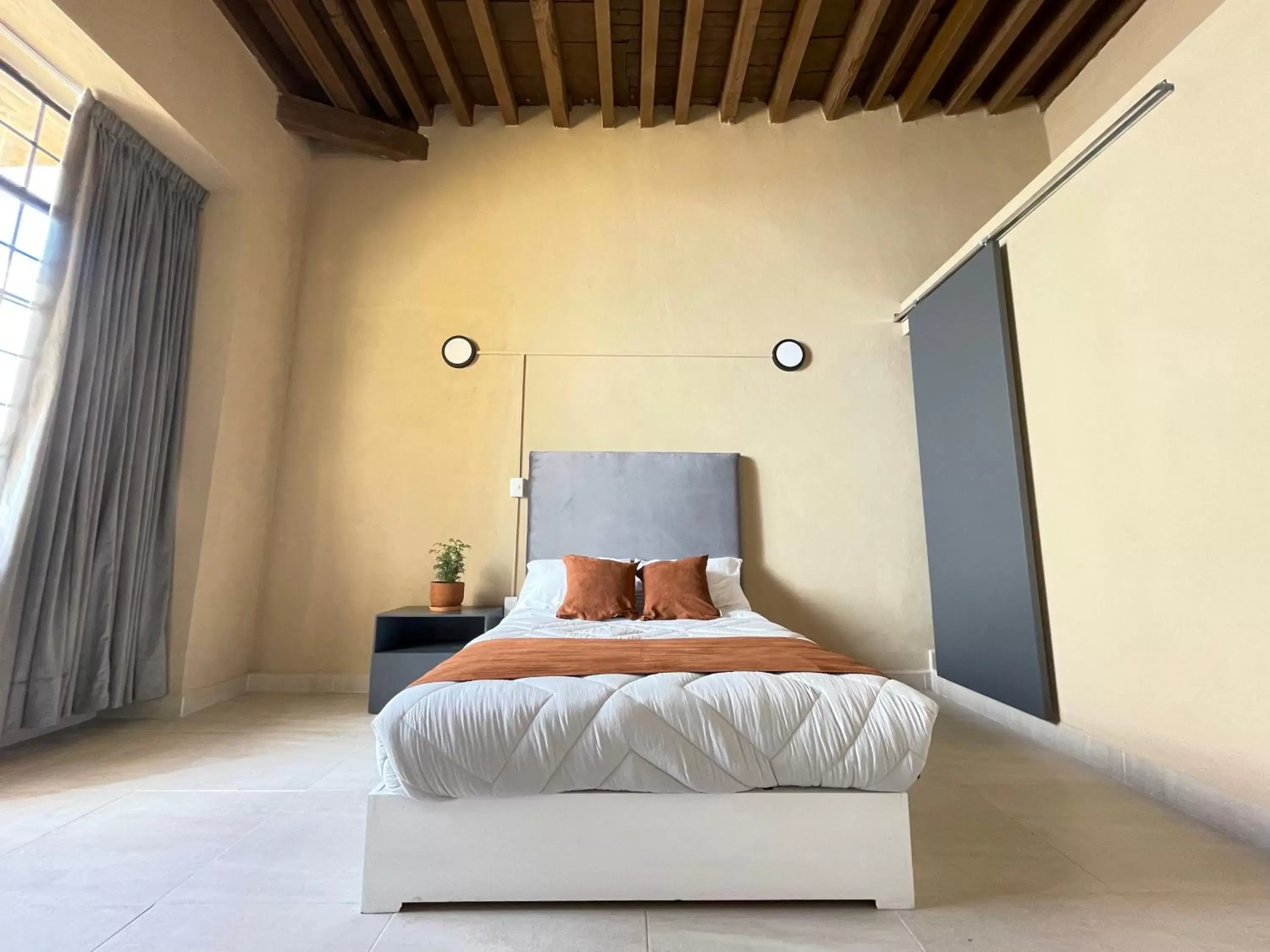 Bedroom, Bed in Colmena Centro